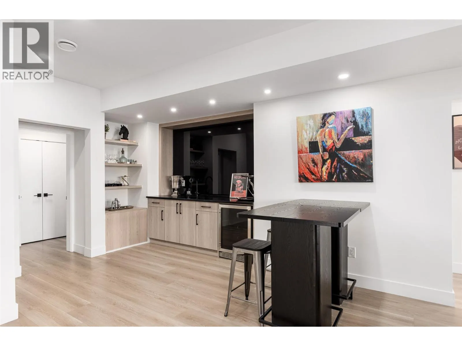 1425 Menu Road