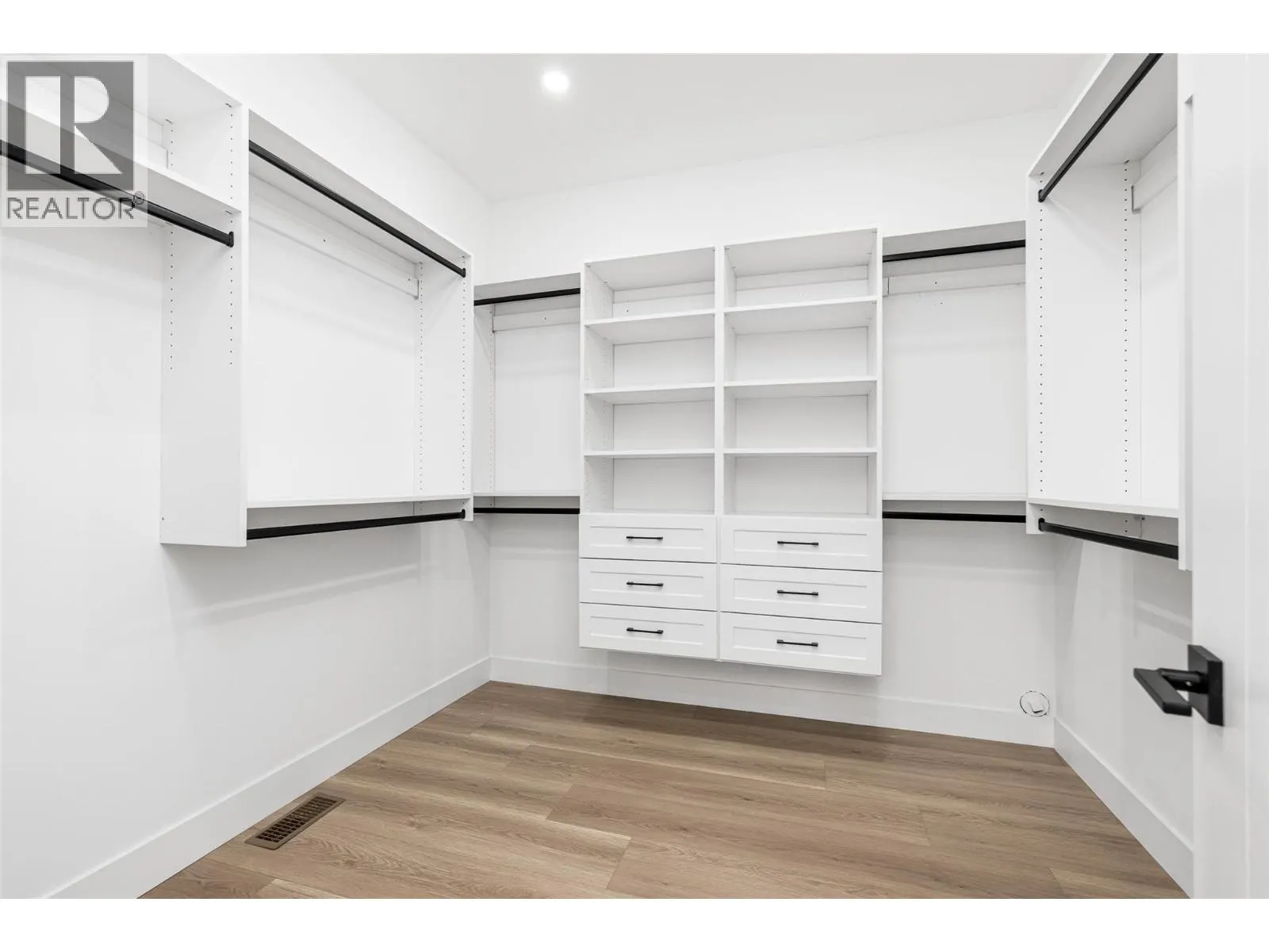 1425 Menu Road