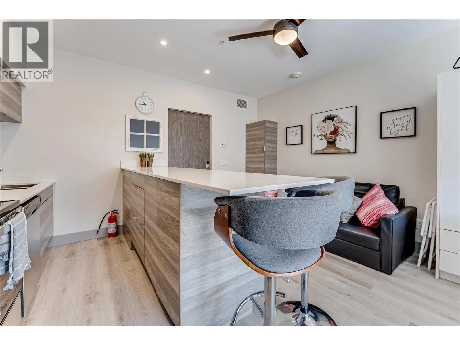 2555 Lakeshore Road Unit# 321