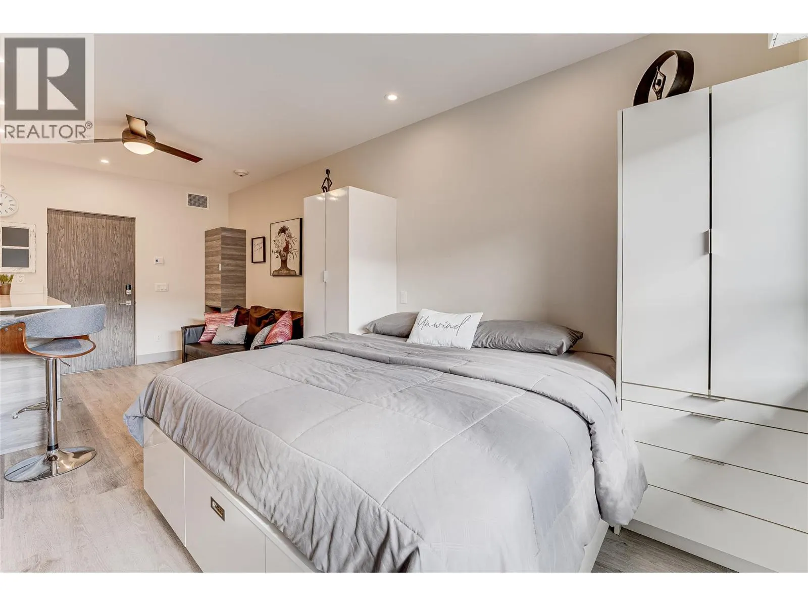2555 Lakeshore Road Unit# 321