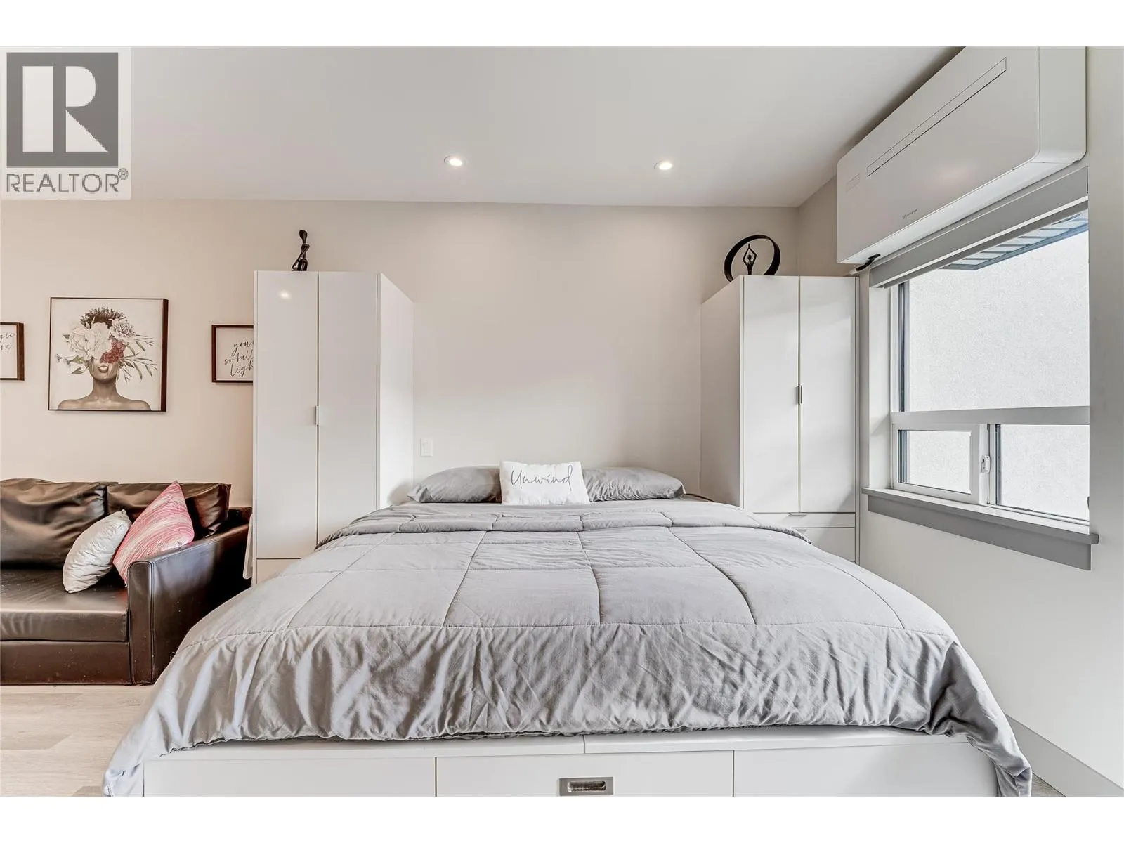 2555 Lakeshore Road Unit# 321