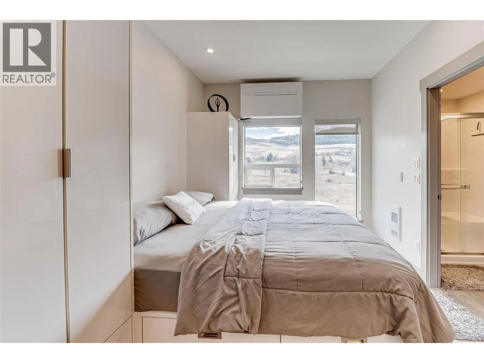 2555 Lakeshore Road Unit# 321