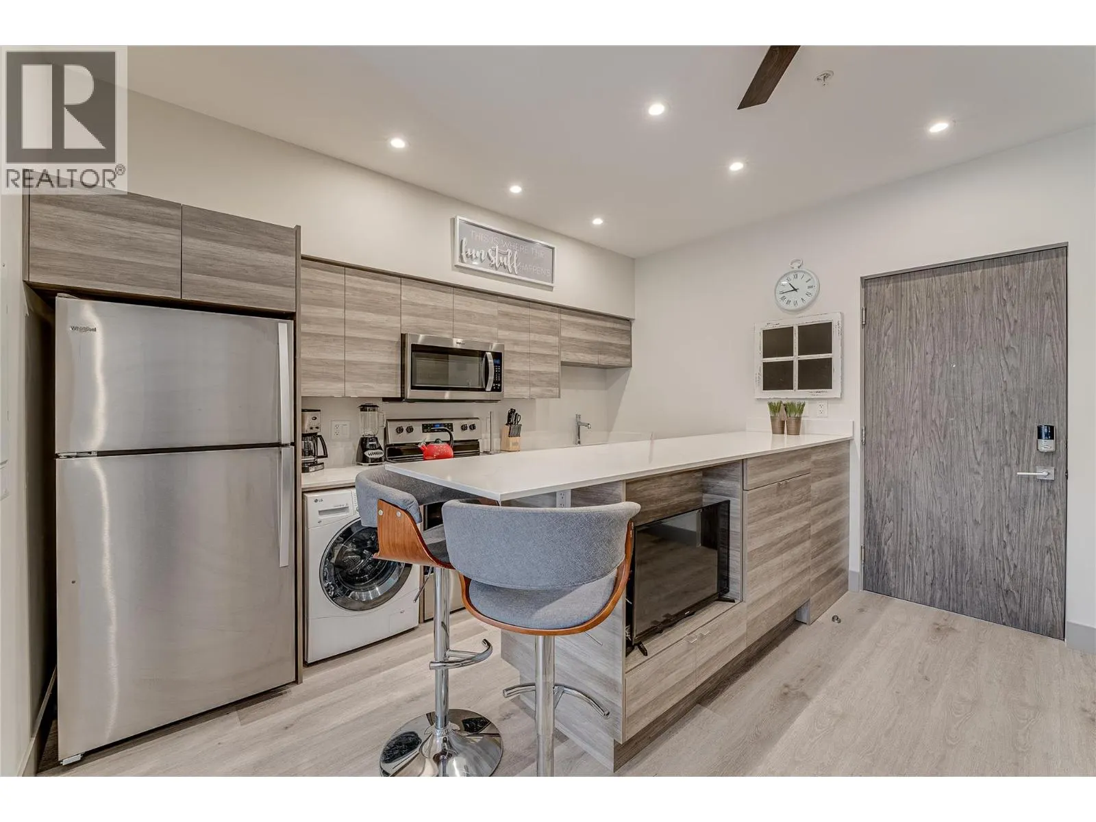 2555 Lakeshore Road Unit# 321