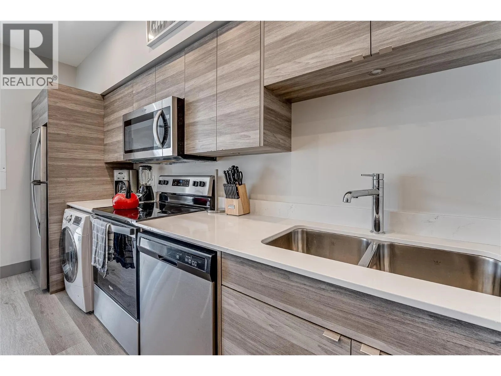 2555 Lakeshore Road Unit# 321