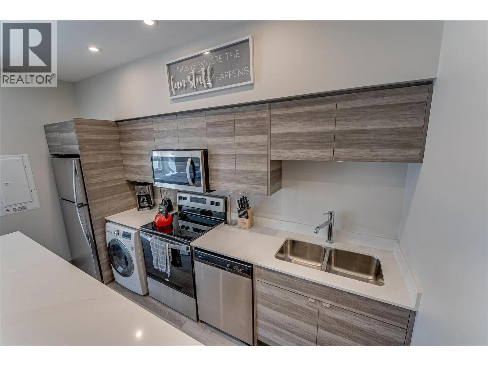 2555 Lakeshore Road Unit# 321