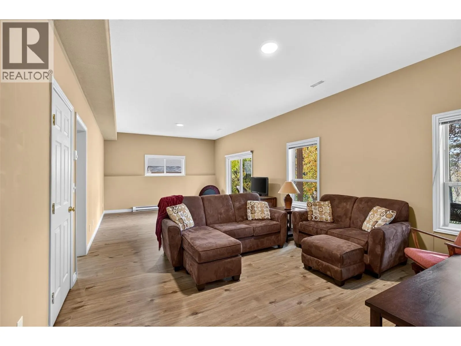 2215 Shannon Woods Place