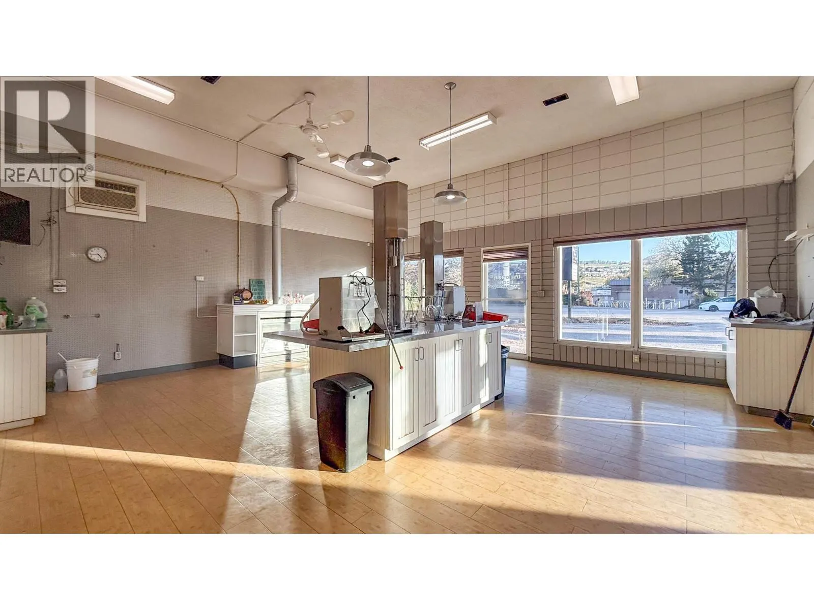 4313 25 Avenue Unit# 2A & 3A