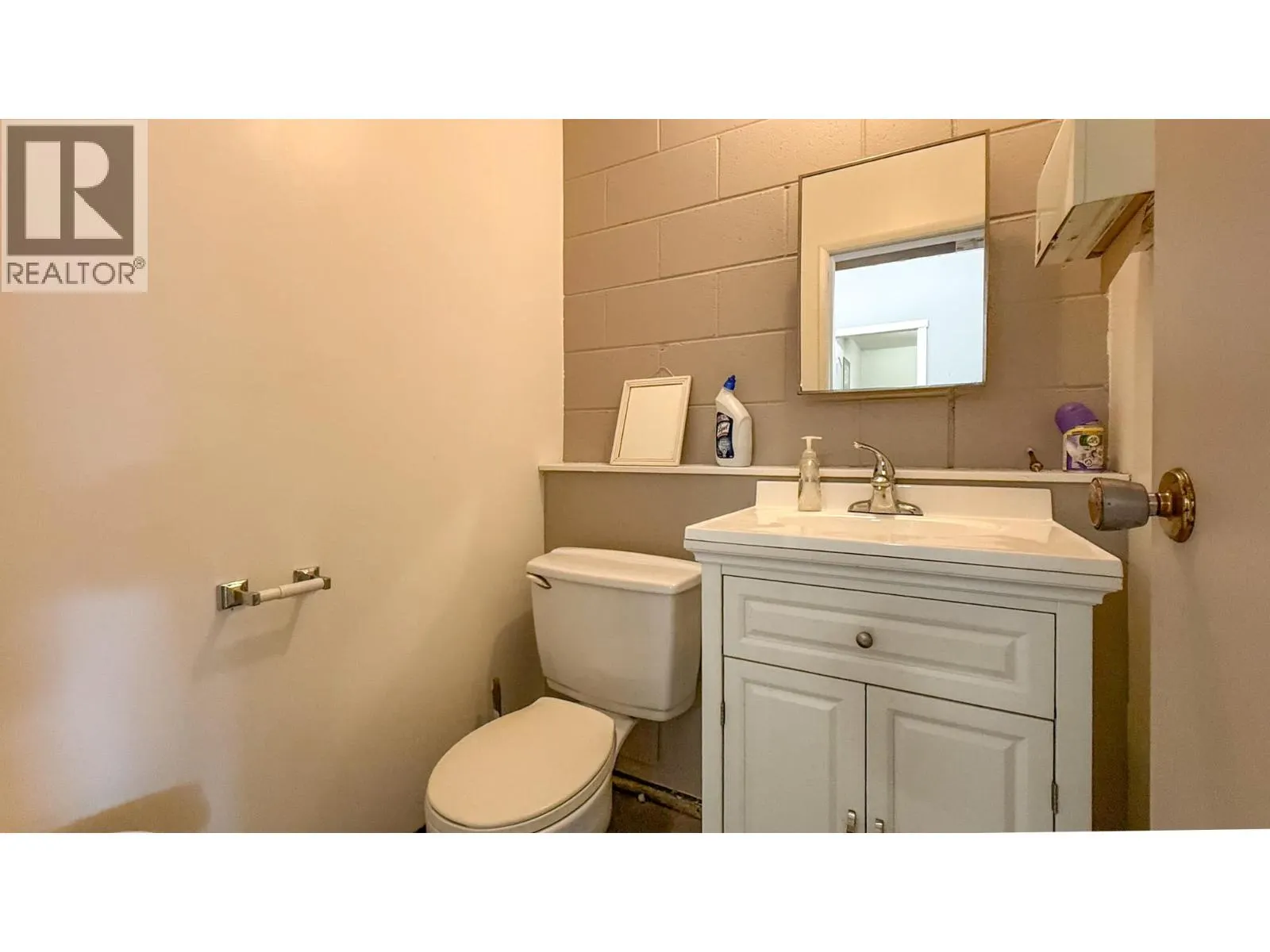 4313 25 Avenue Unit# 2A & 3A