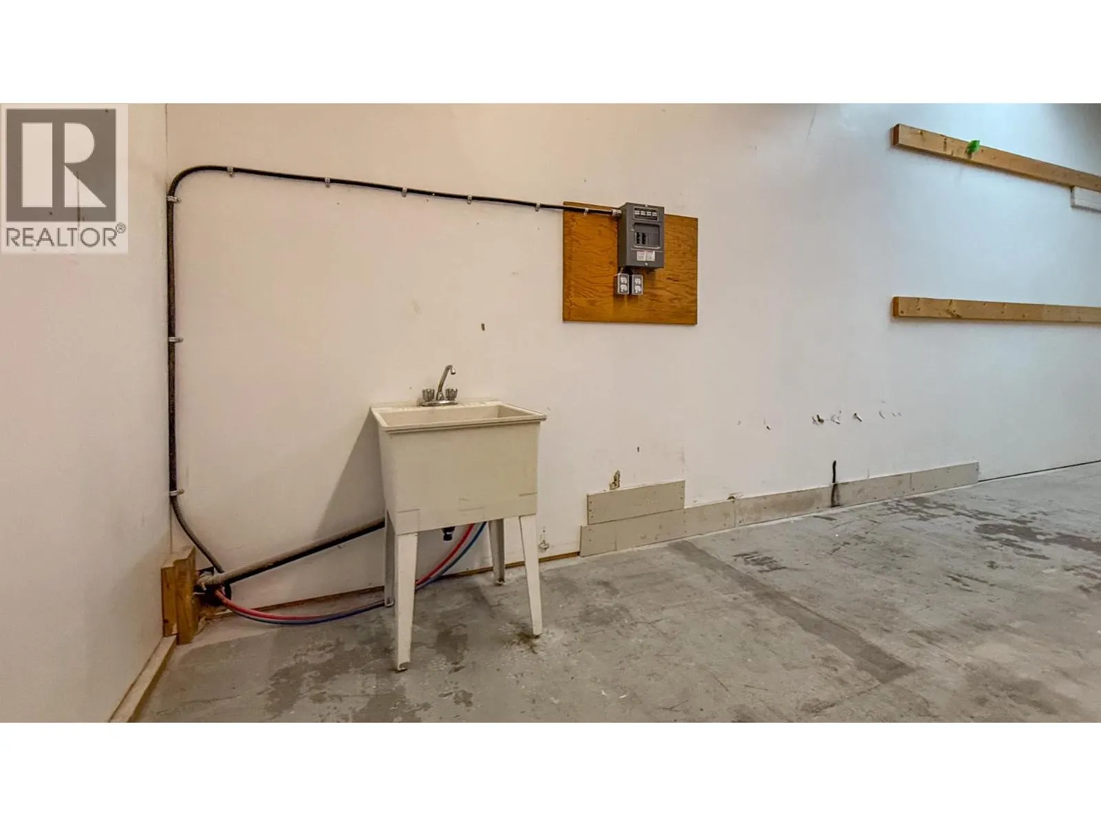 4313 25 Avenue Unit# 2A & 3A