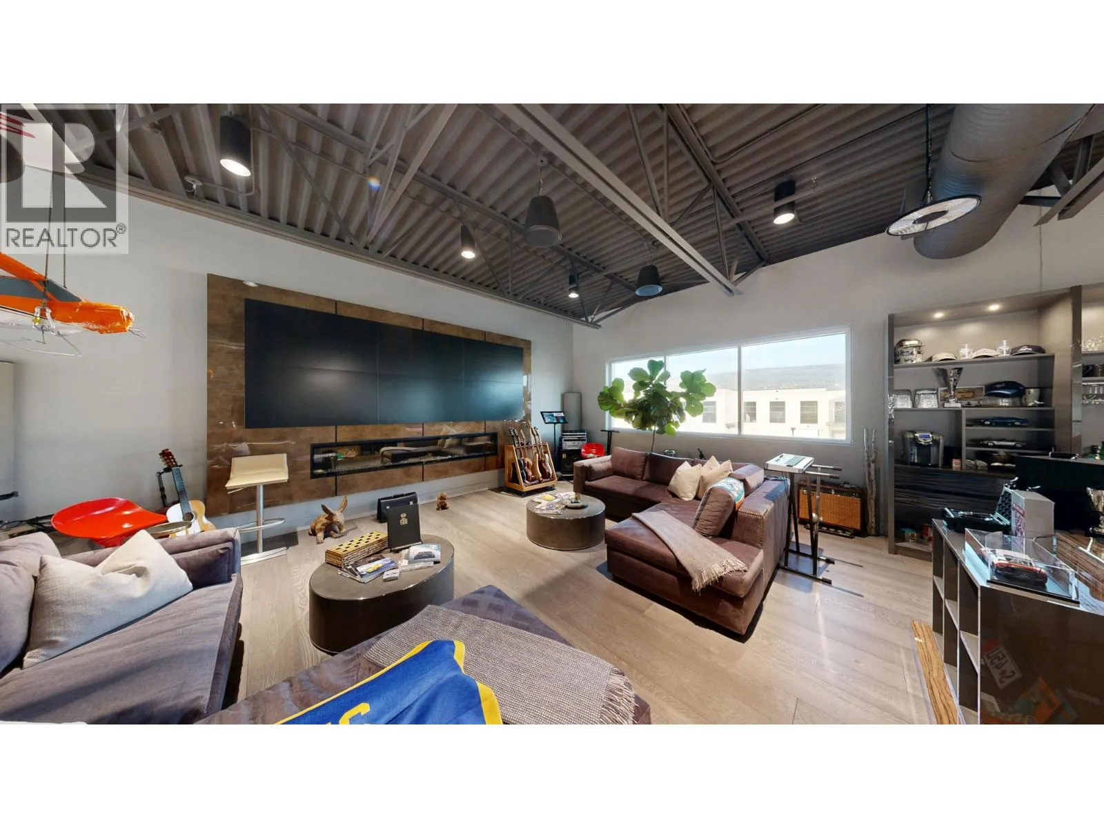 2110 Matrix Crescent Unit# 19
