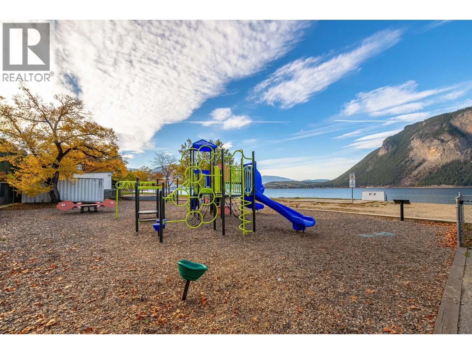 4760 Canoe Beach Drive Drive NE