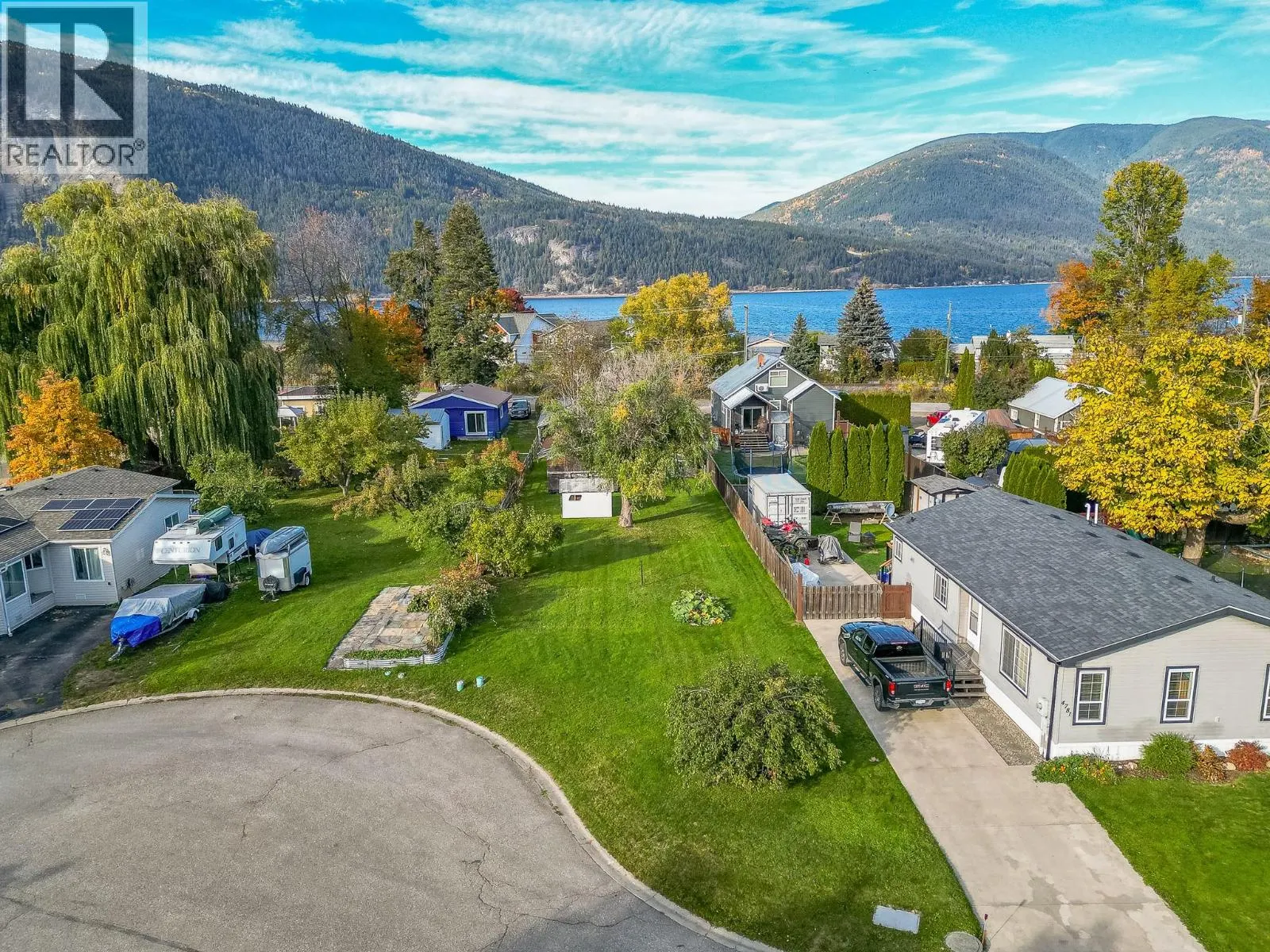 4760 Canoe Beach Drive Drive NE