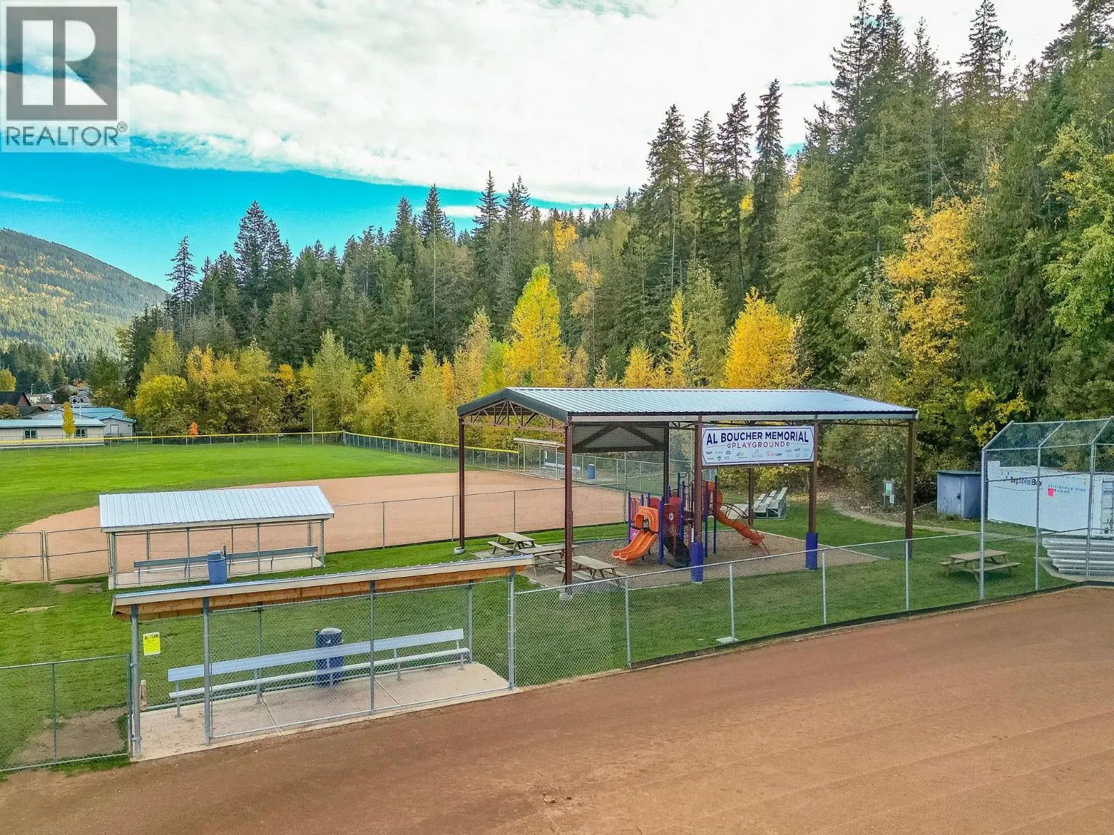 4760 Canoe Beach Drive Drive NE