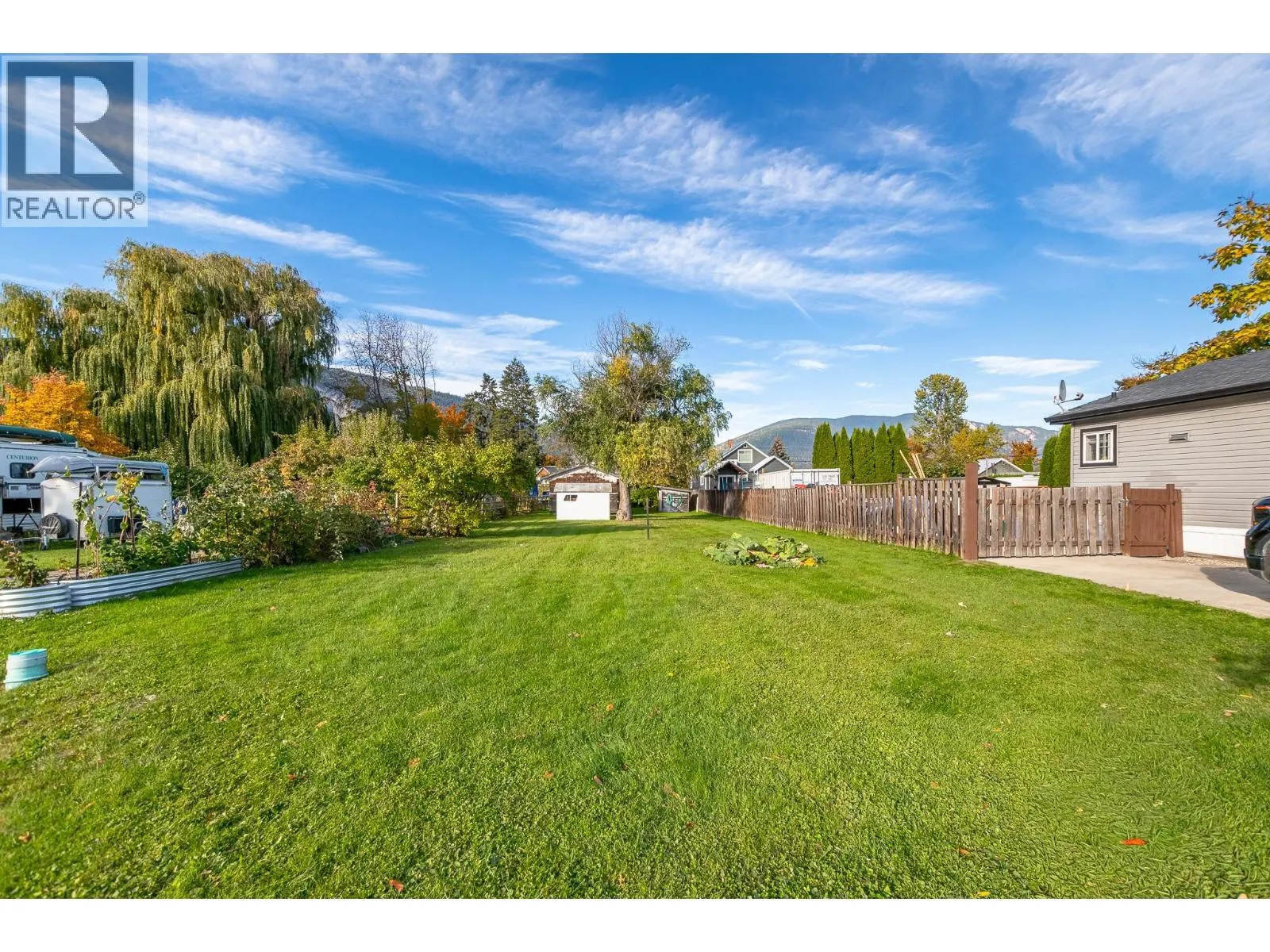 4760 Canoe Beach Drive Drive NE