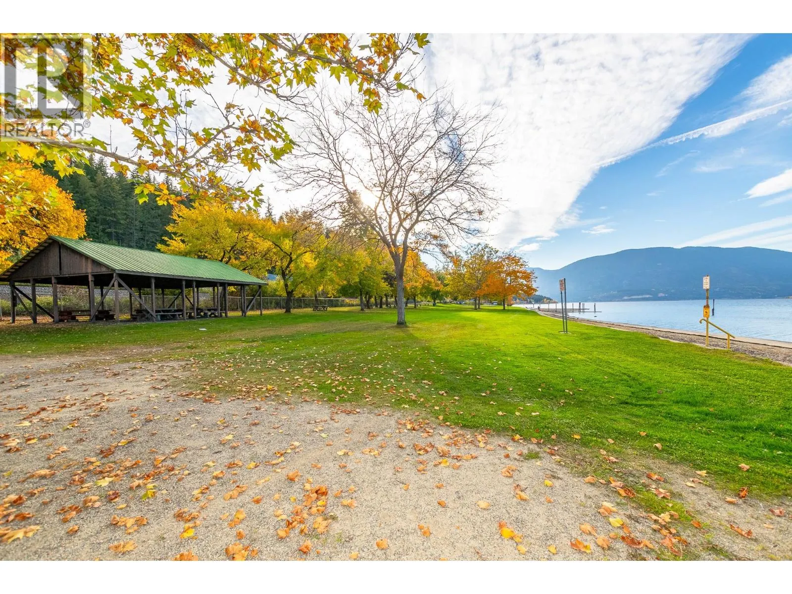 4760 Canoe Beach Drive Drive NE