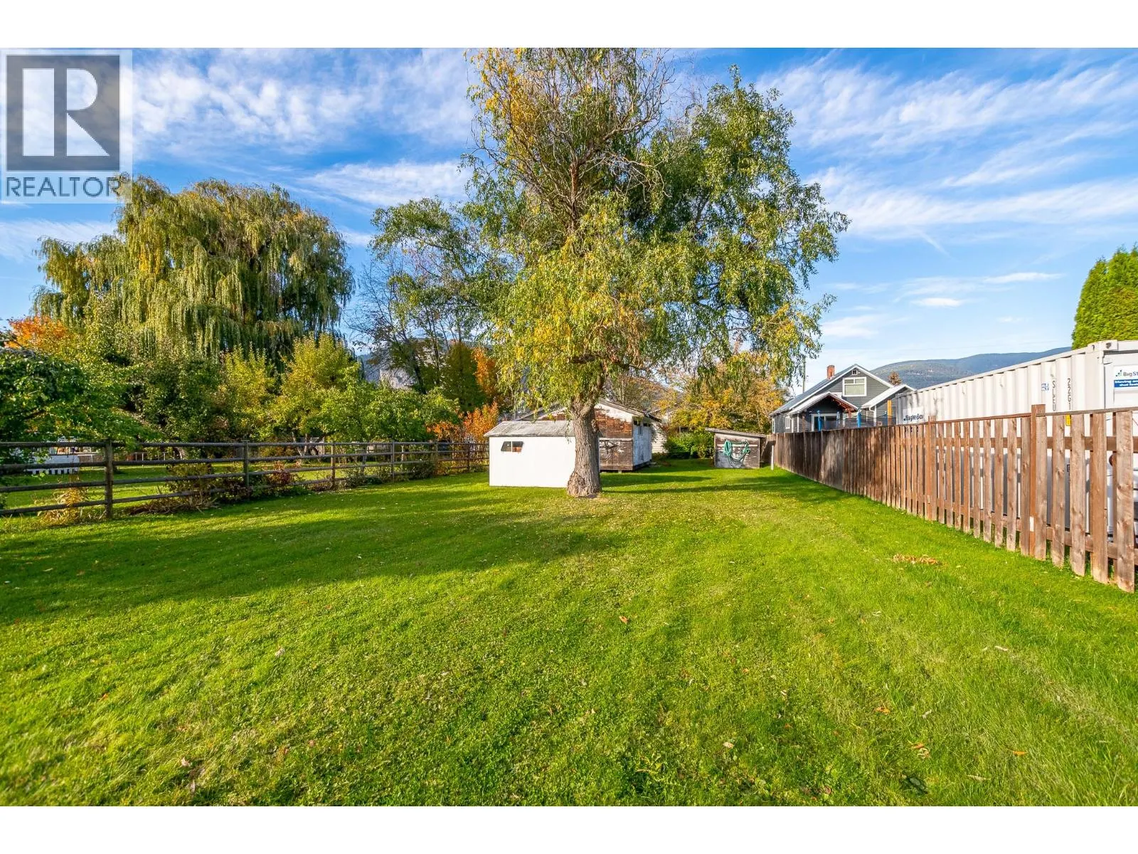 4760 Canoe Beach Drive Drive NE