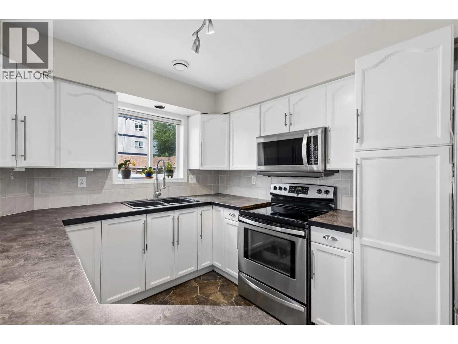 99 CALGARY Avenue Unit# 101