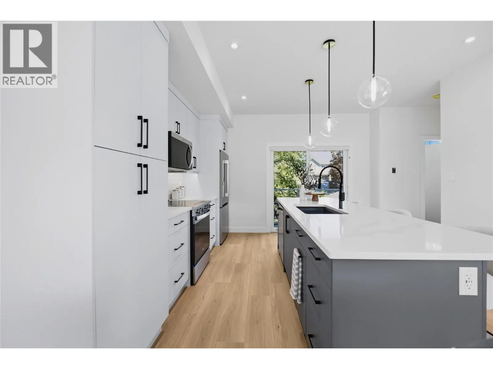 143 GREEN Avenue Unit# 105