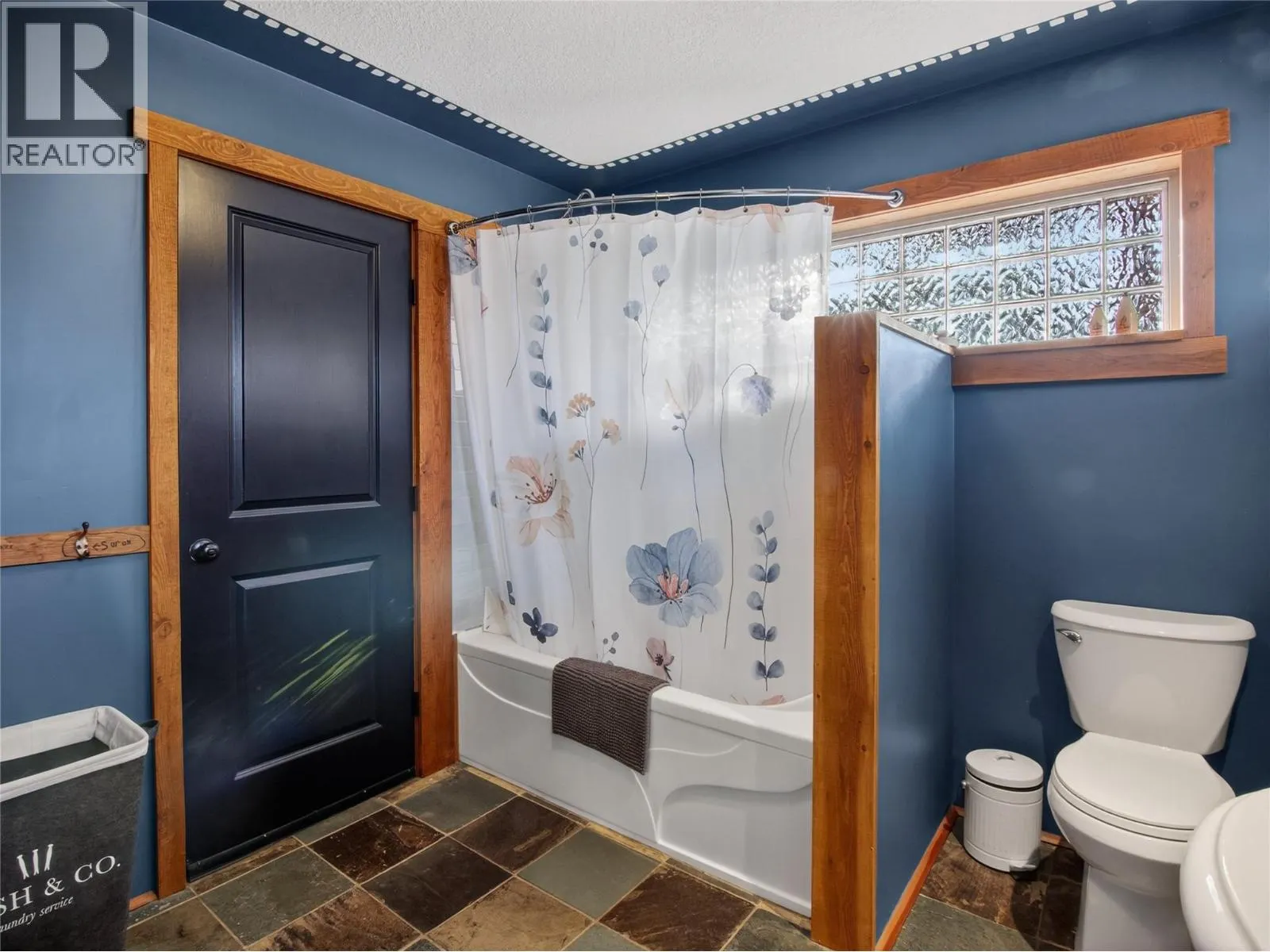 961 Robinson Avenue
