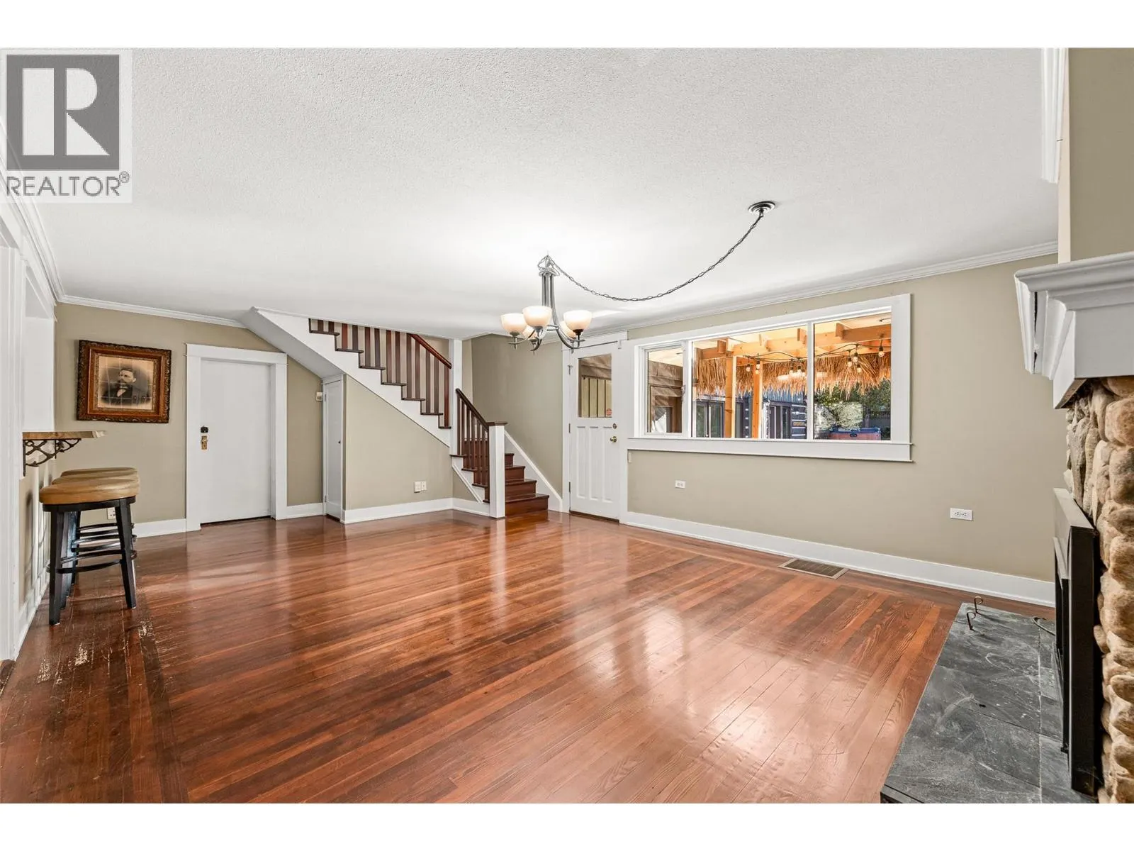 863 Coronado Crescent