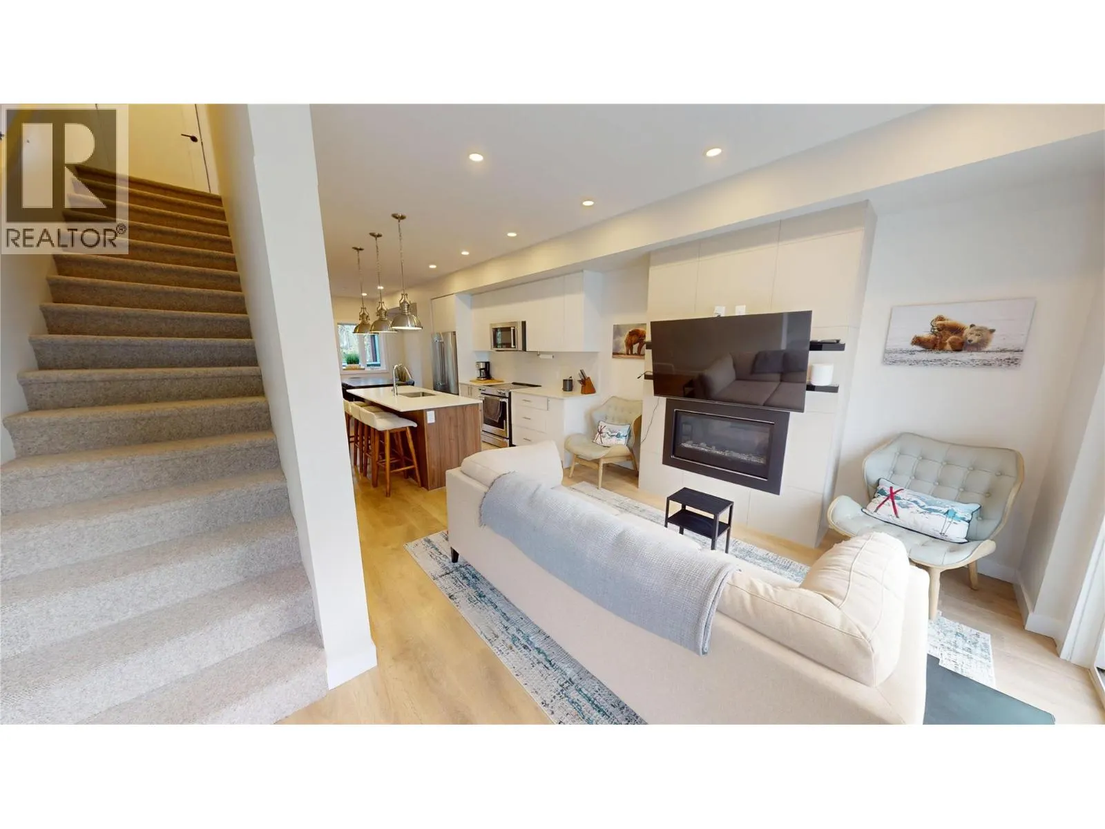 2116 Panorama Drive Unit# 203