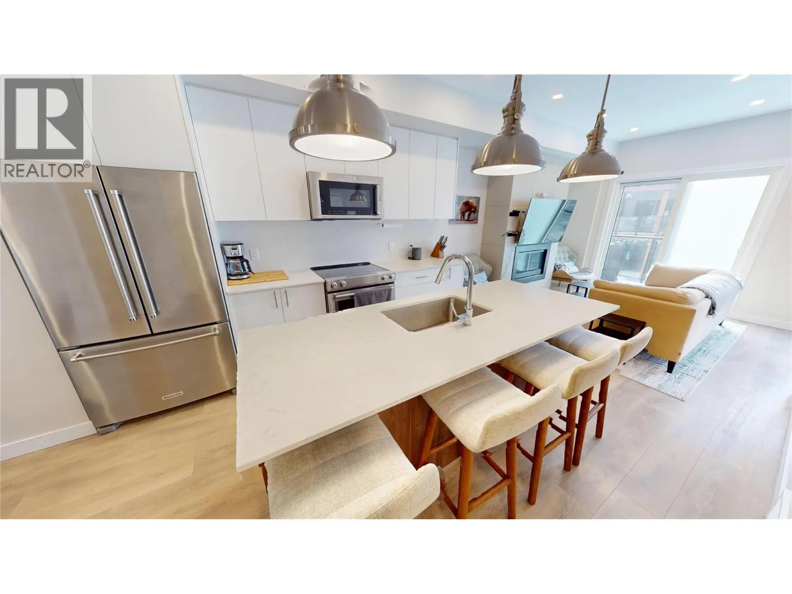 2116 Panorama Drive Unit# 203