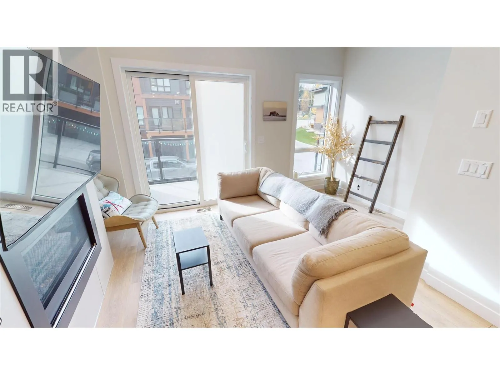 2116 Panorama Drive Unit# 203
