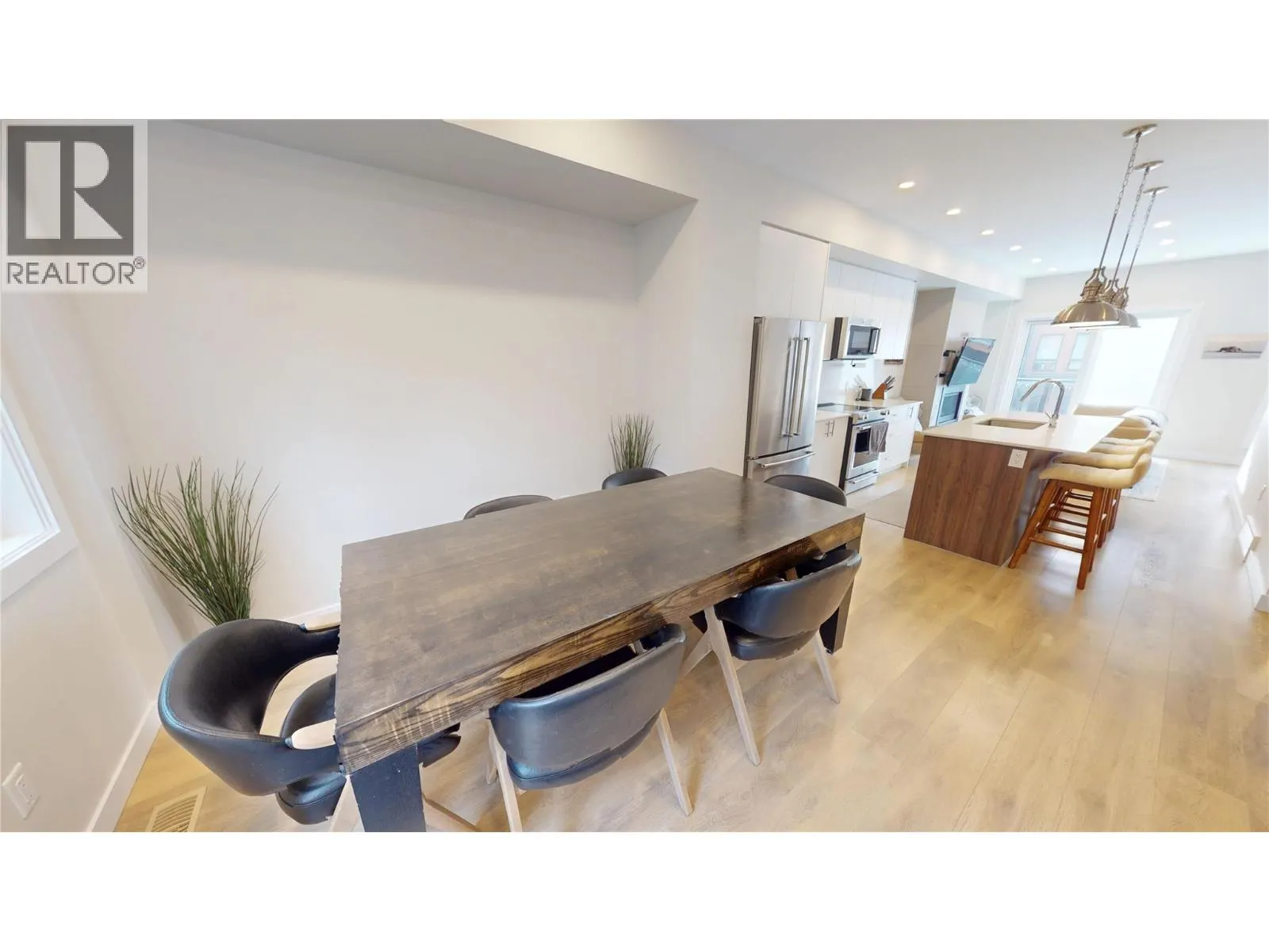 2116 Panorama Drive Unit# 203