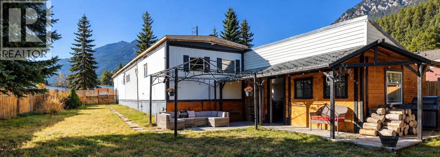 1555 Newgate Crescent Crescent