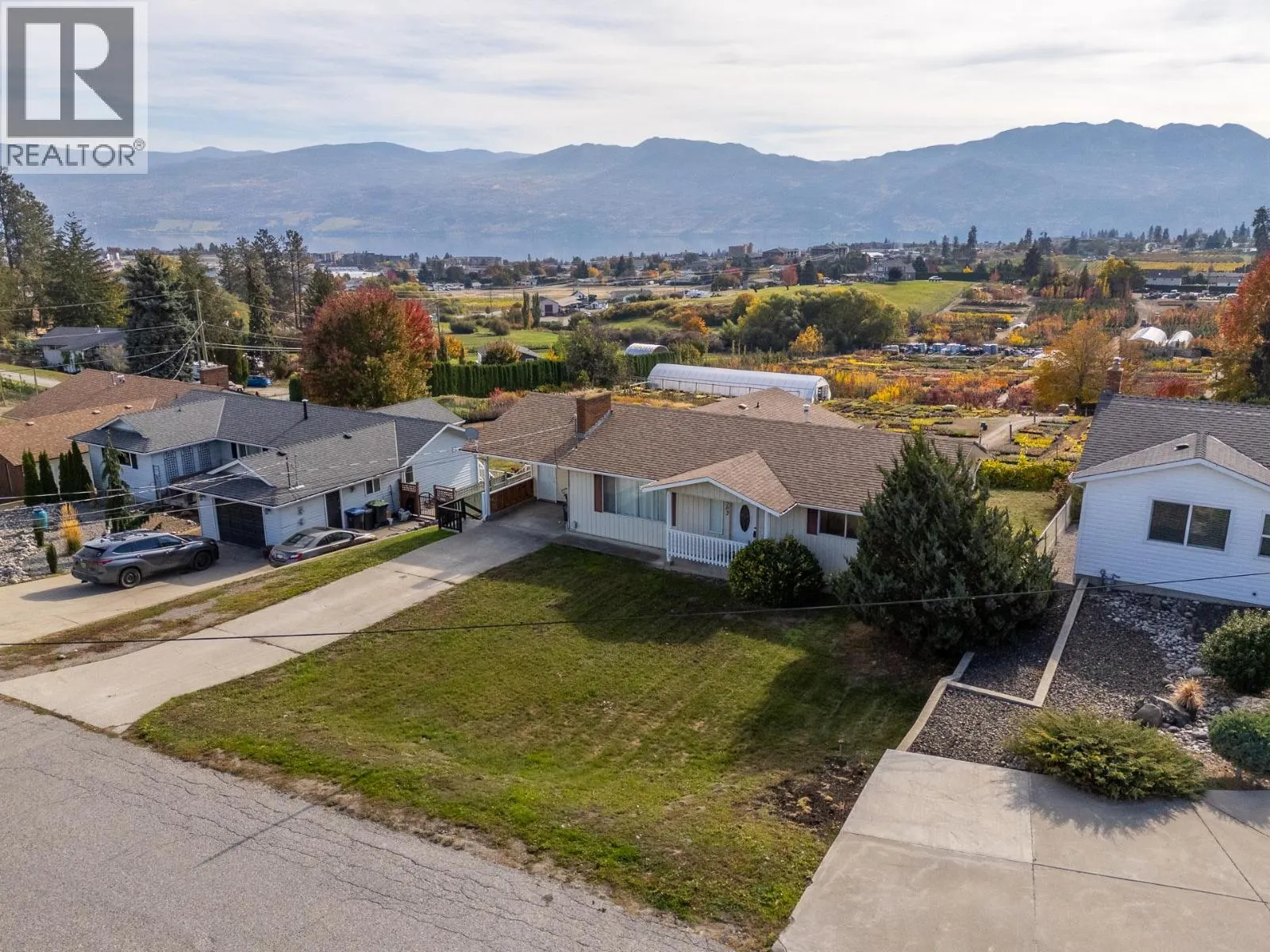 2582 Neufeld Crescent