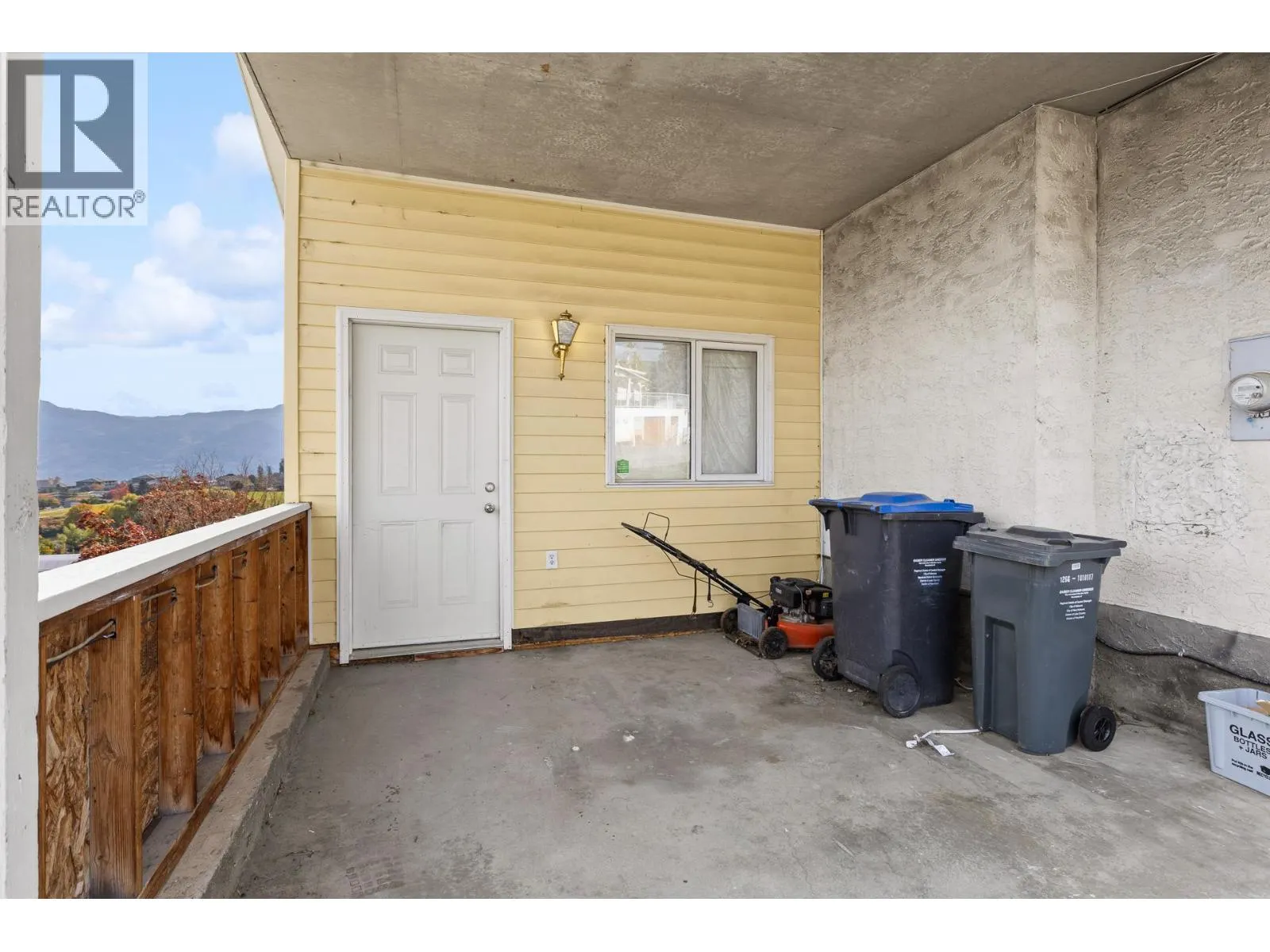 2582 Neufeld Crescent