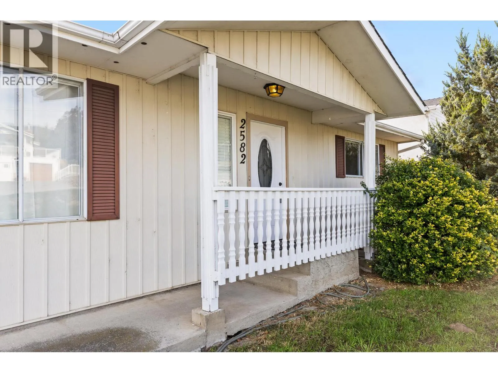 2582 Neufeld Crescent