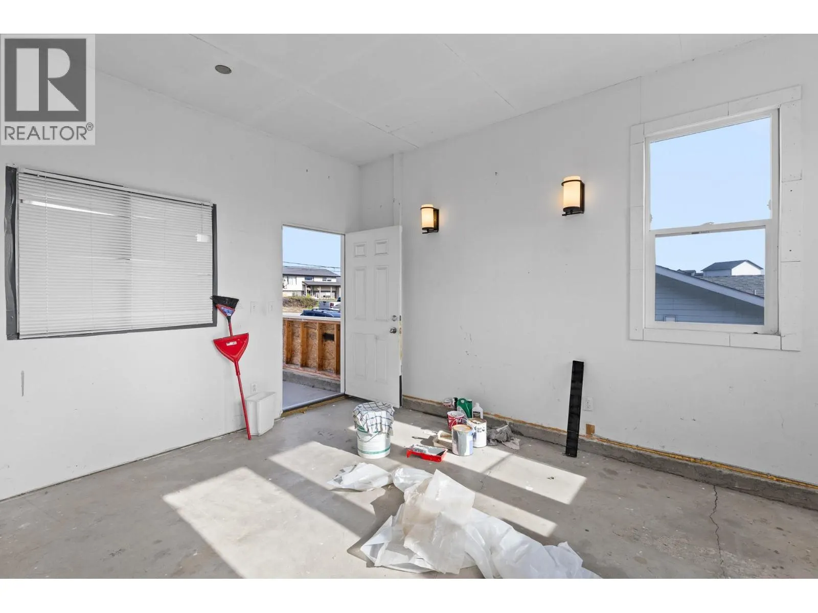2582 Neufeld Crescent