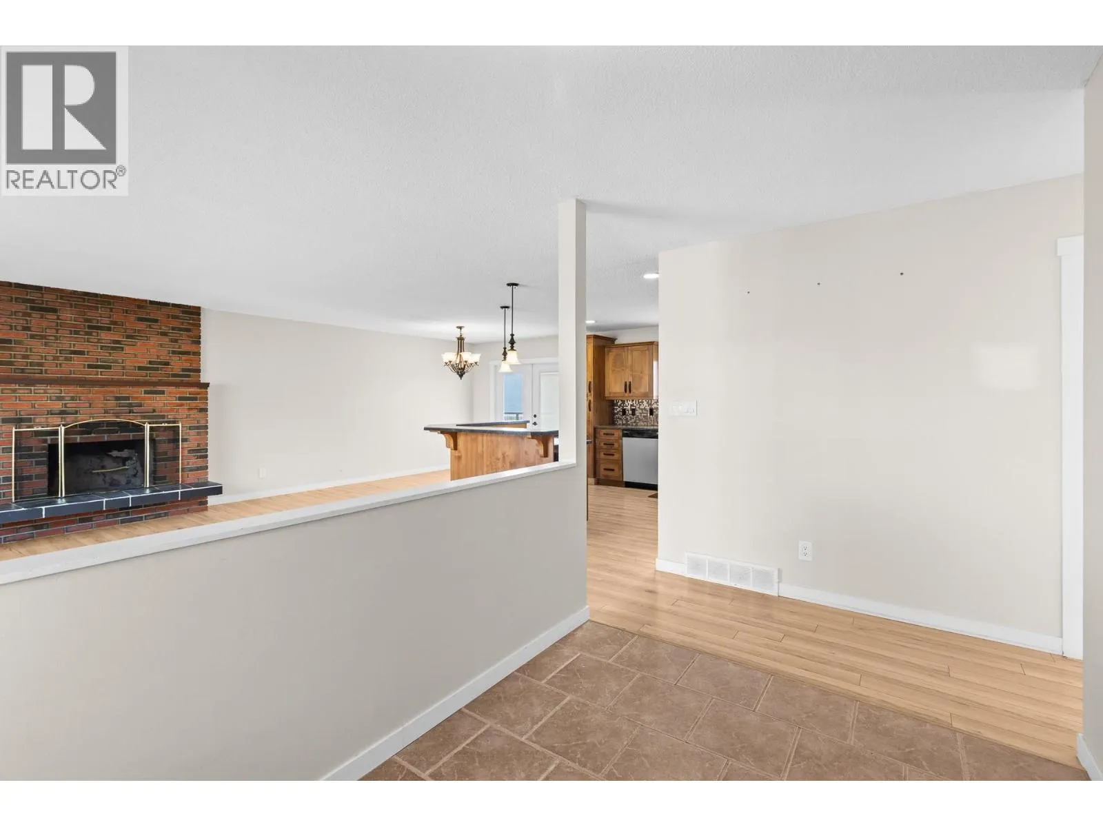 2582 Neufeld Crescent