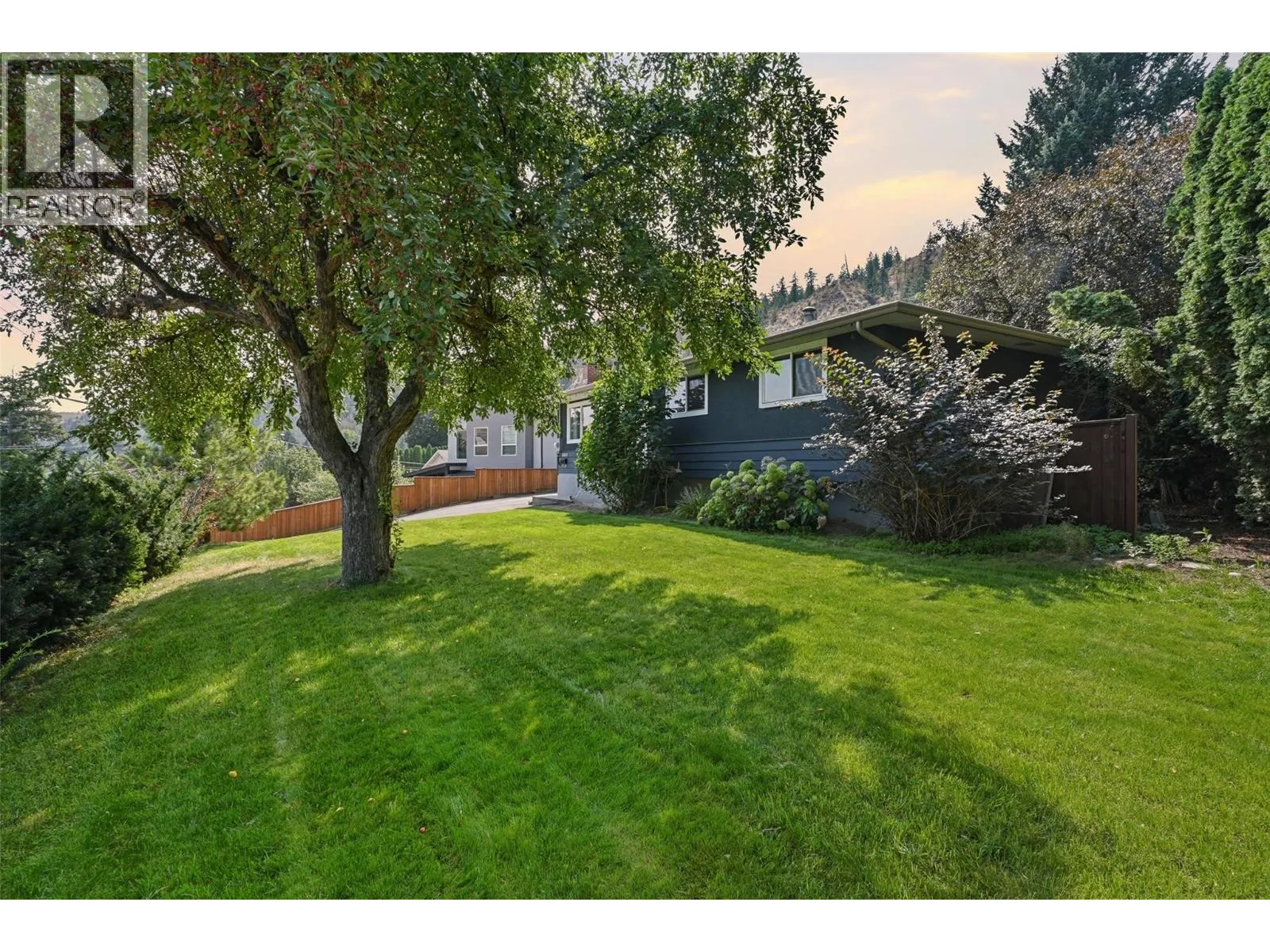 5543 DALLAS Drive