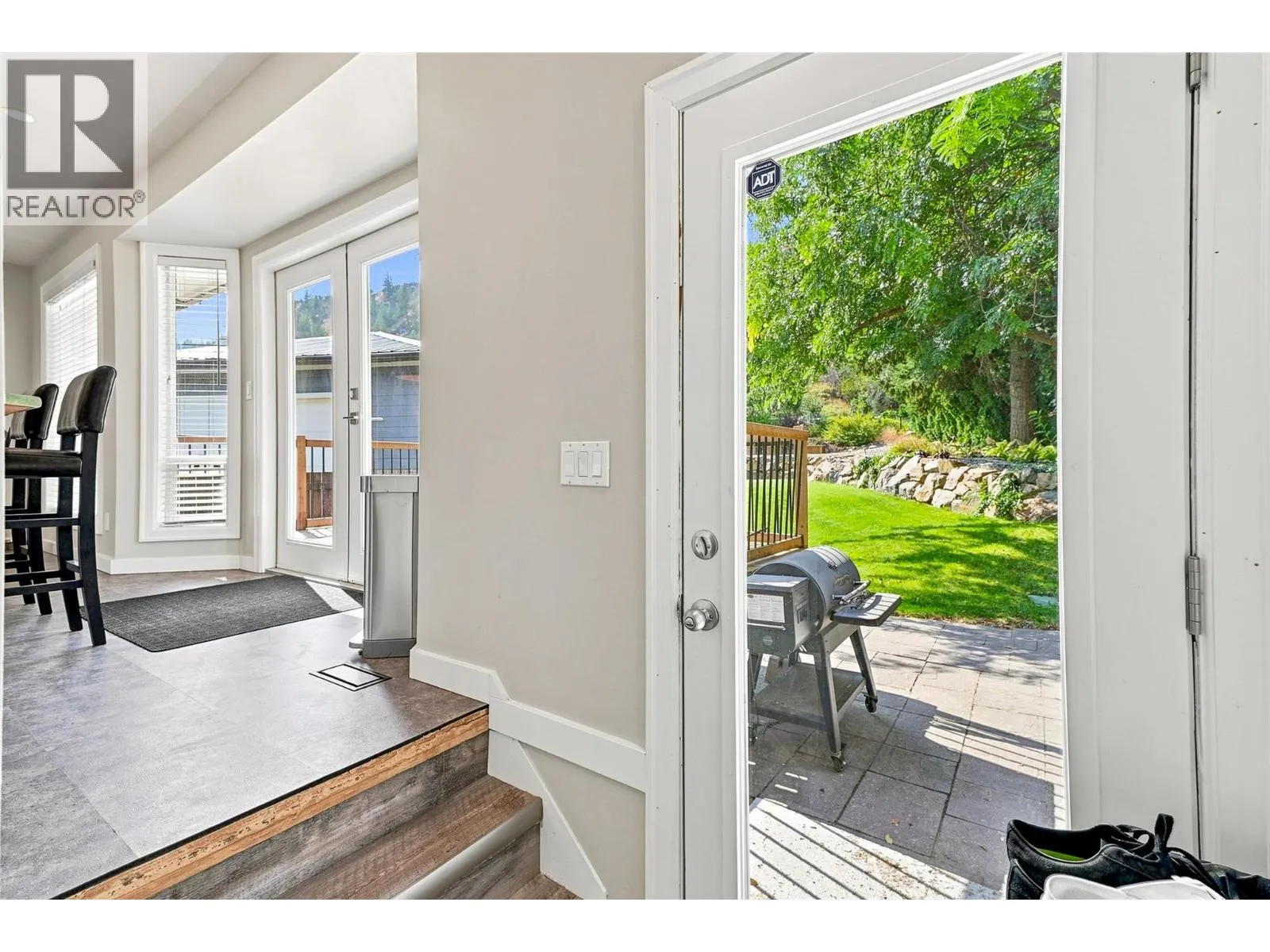5543 DALLAS Drive