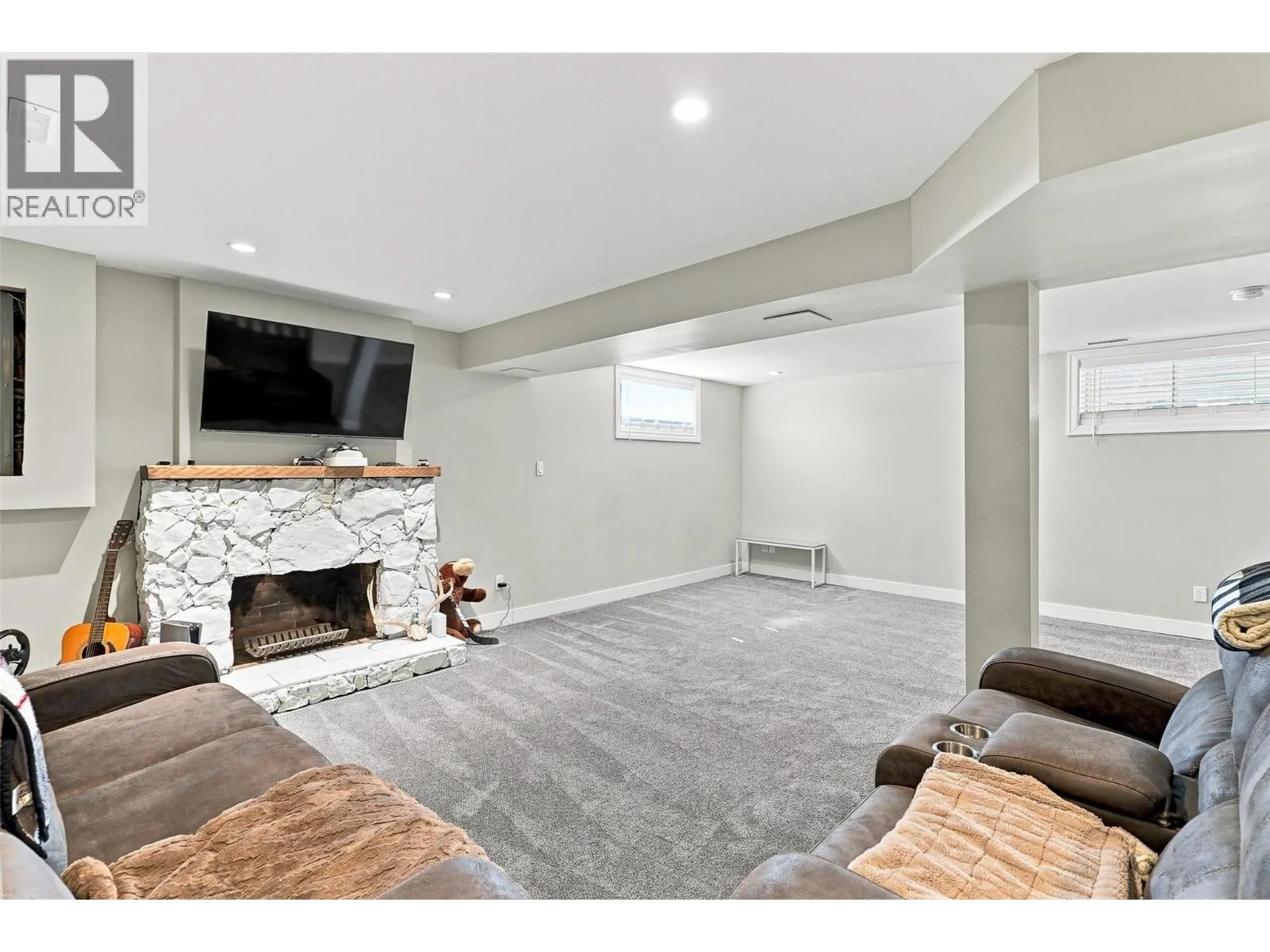 5543 DALLAS Drive