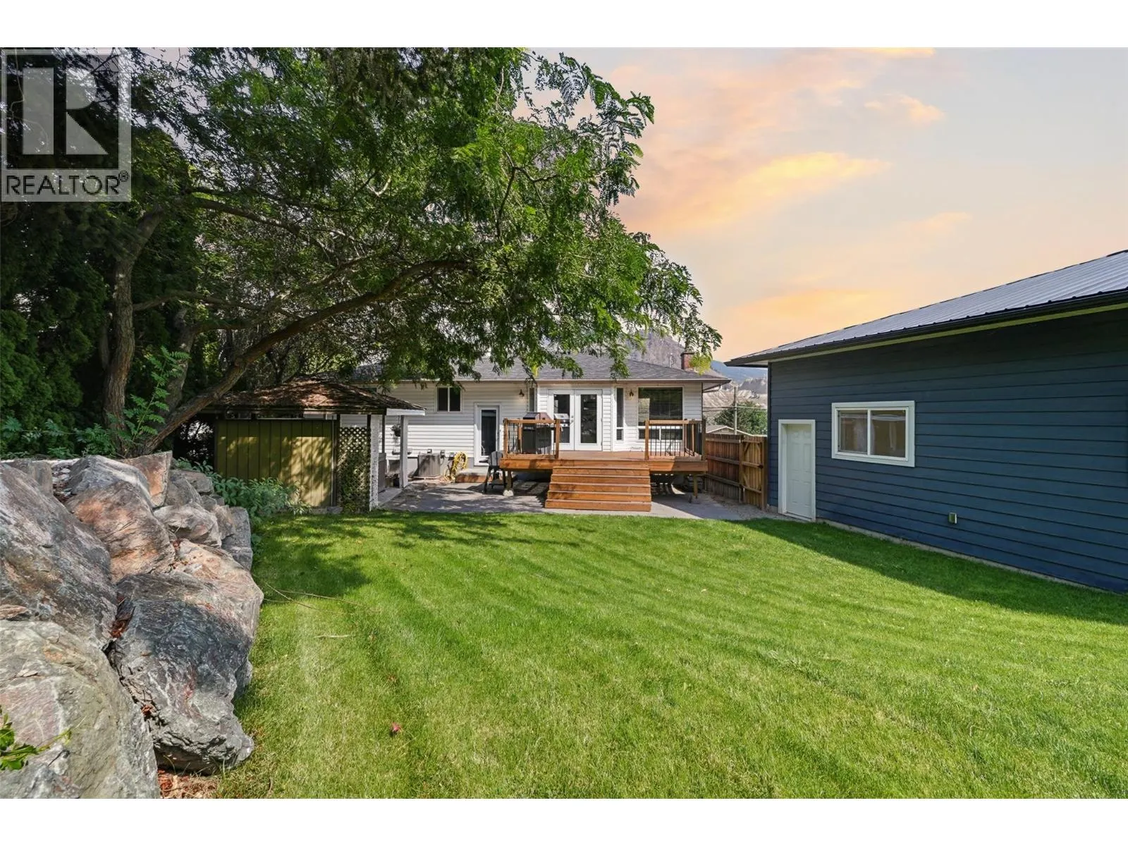 5543 DALLAS Drive
