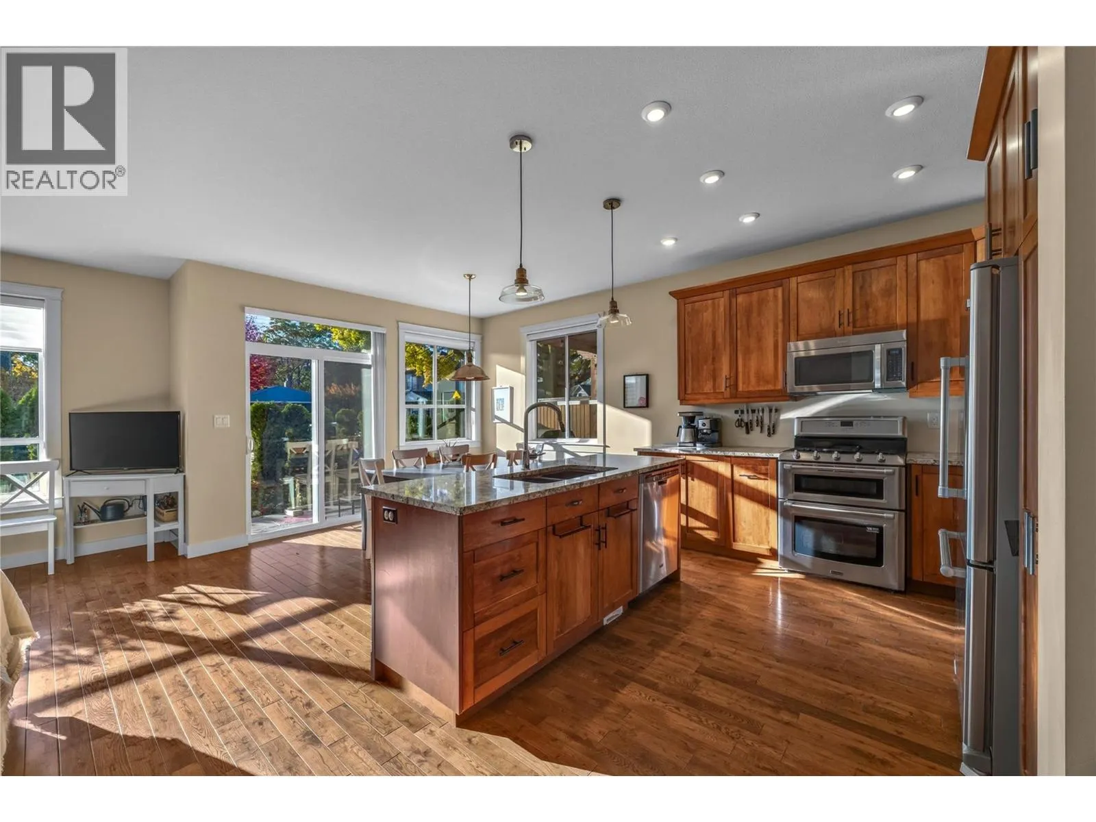 644 VICTORIA Drive Unit# 101