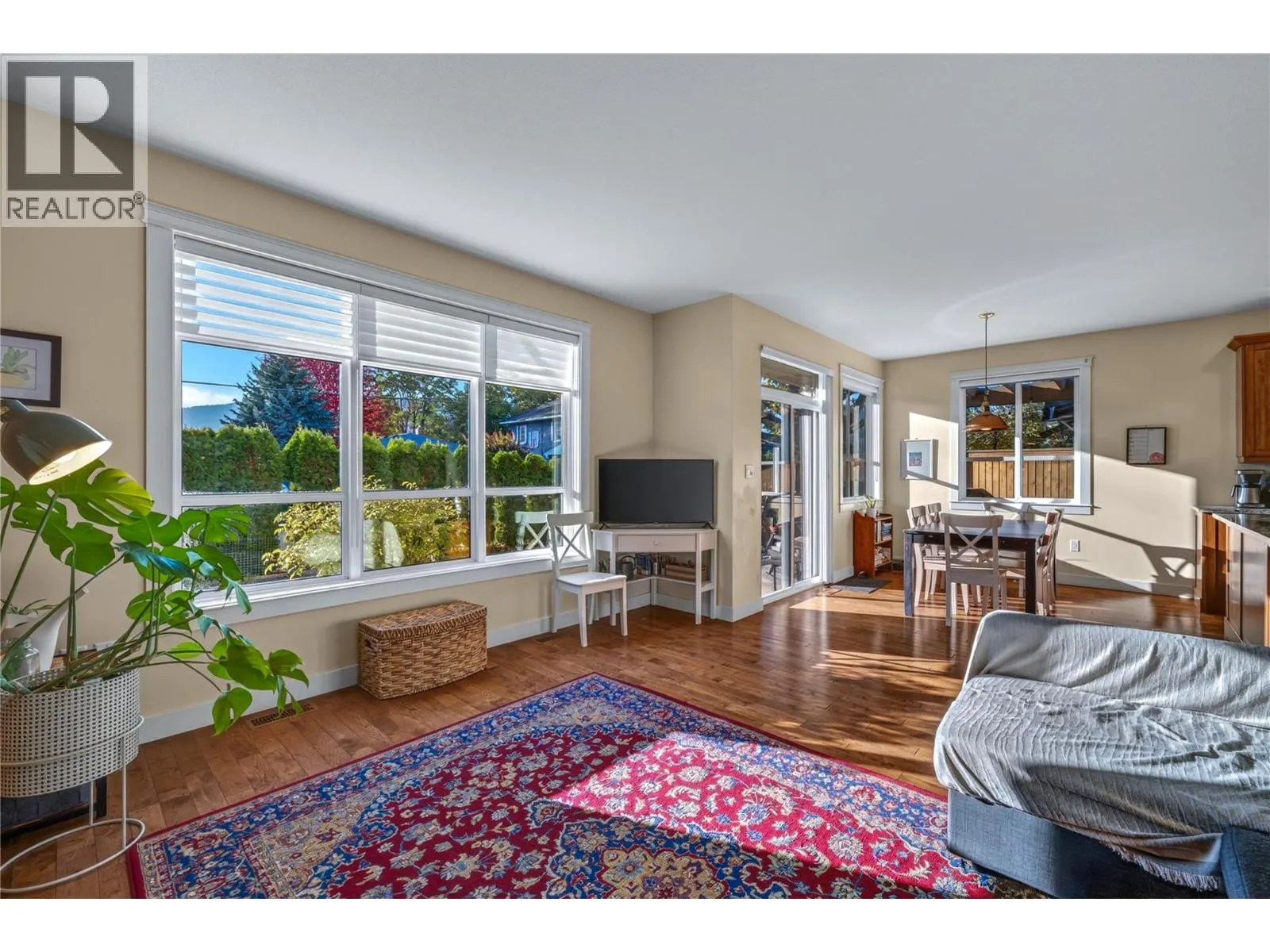 644 VICTORIA Drive Unit# 101