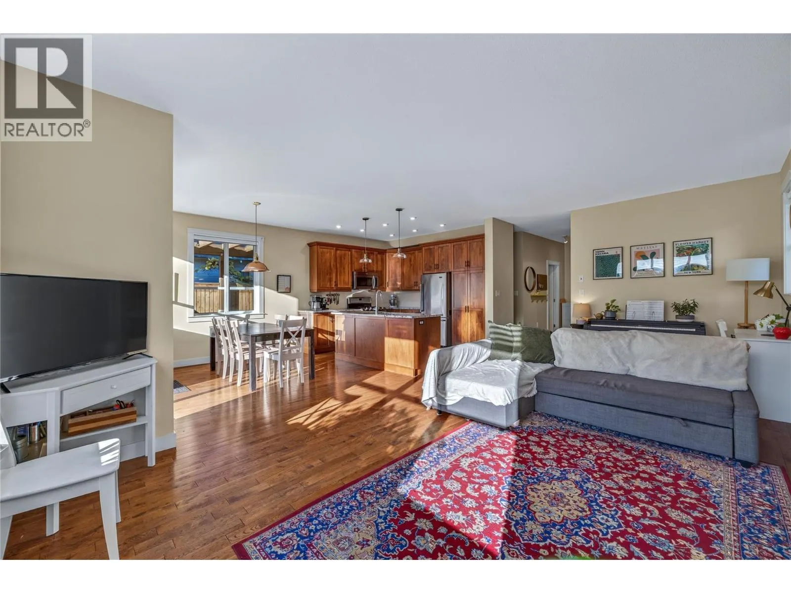 644 VICTORIA Drive Unit# 101