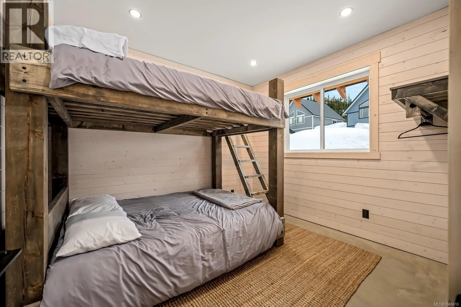 455 ARROWSMITH Ridge