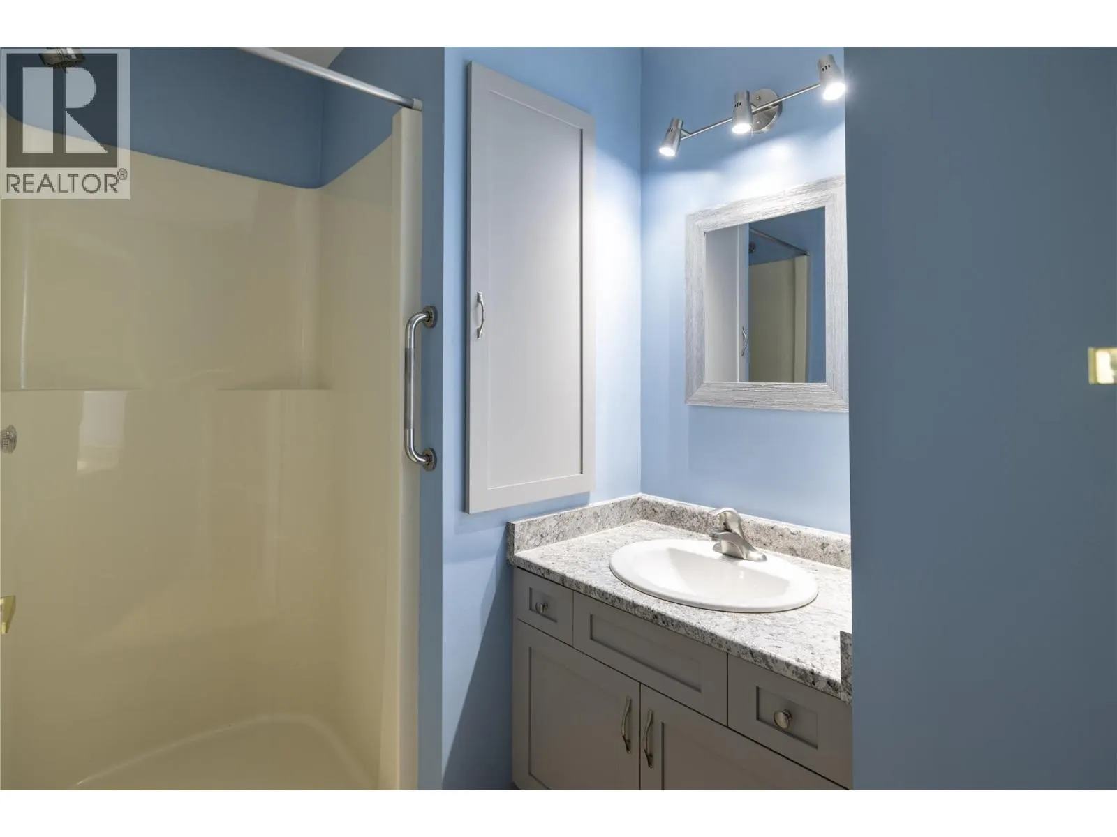 3900 27 Avenue Unit# 2