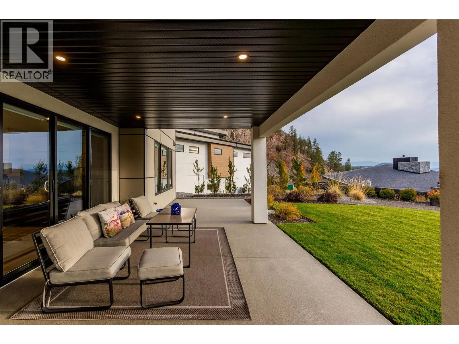 9874 Beacon Hill Drive