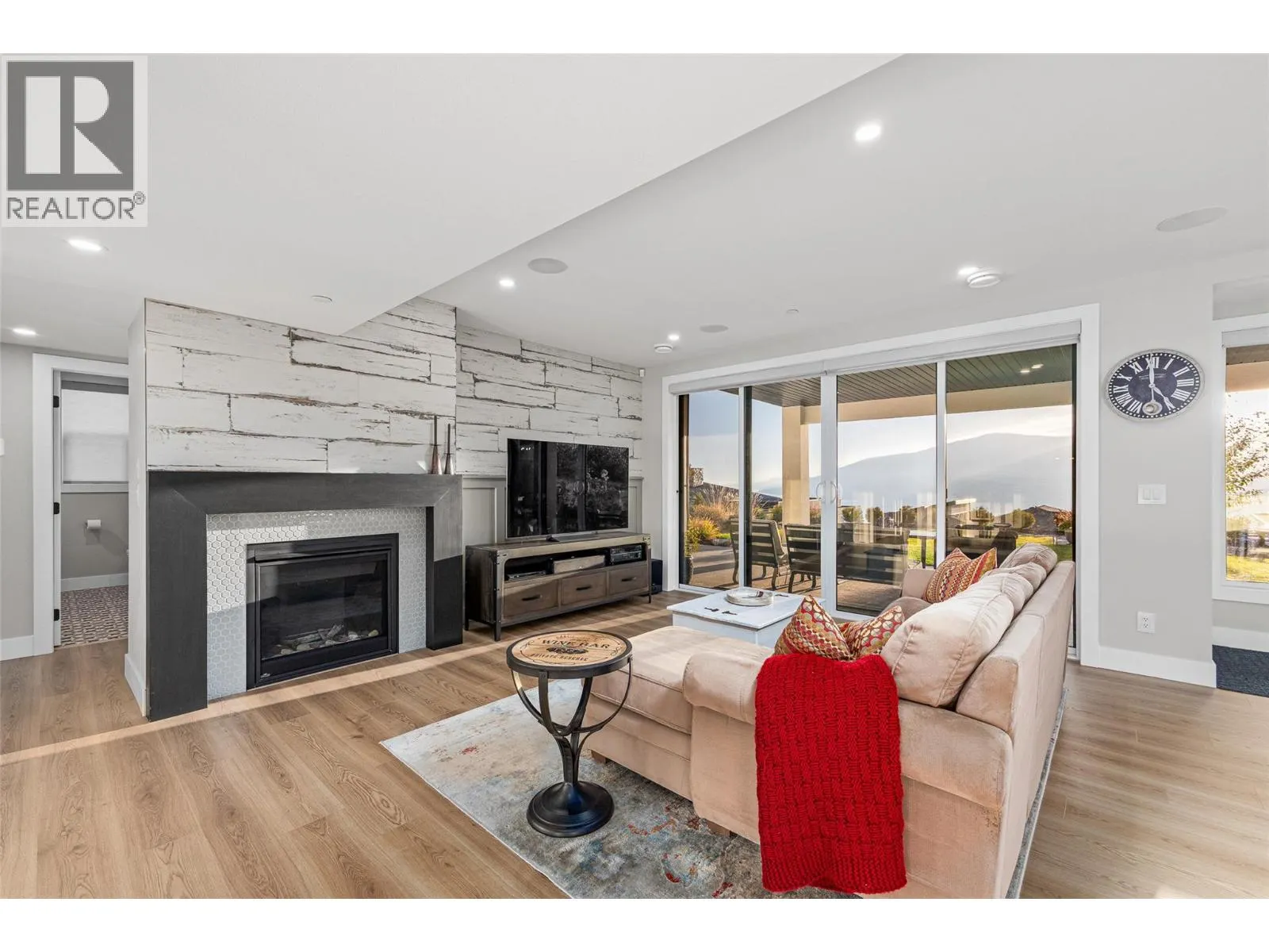9874 Beacon Hill Drive