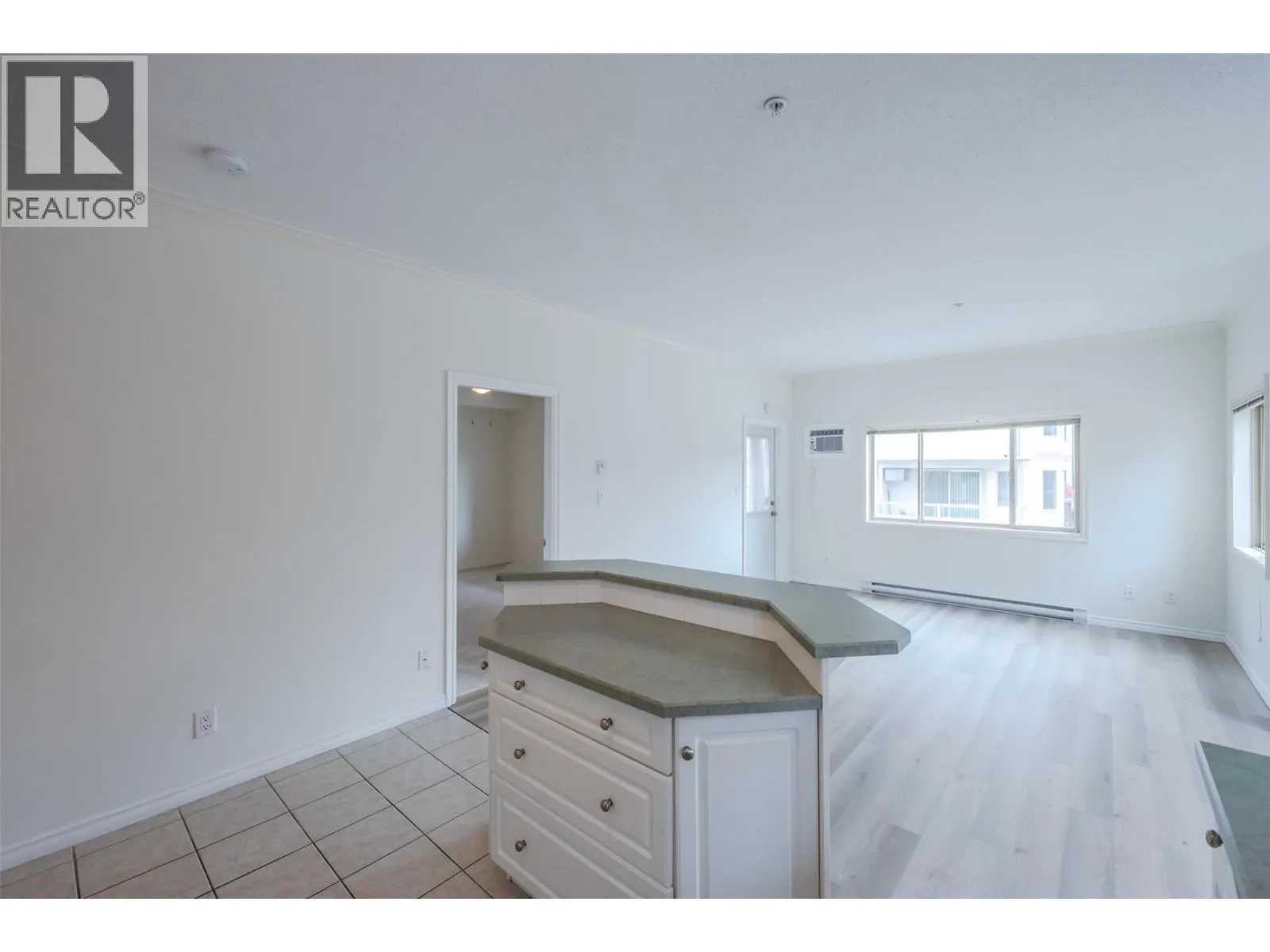 196 WADE Avenue W Unit# 208