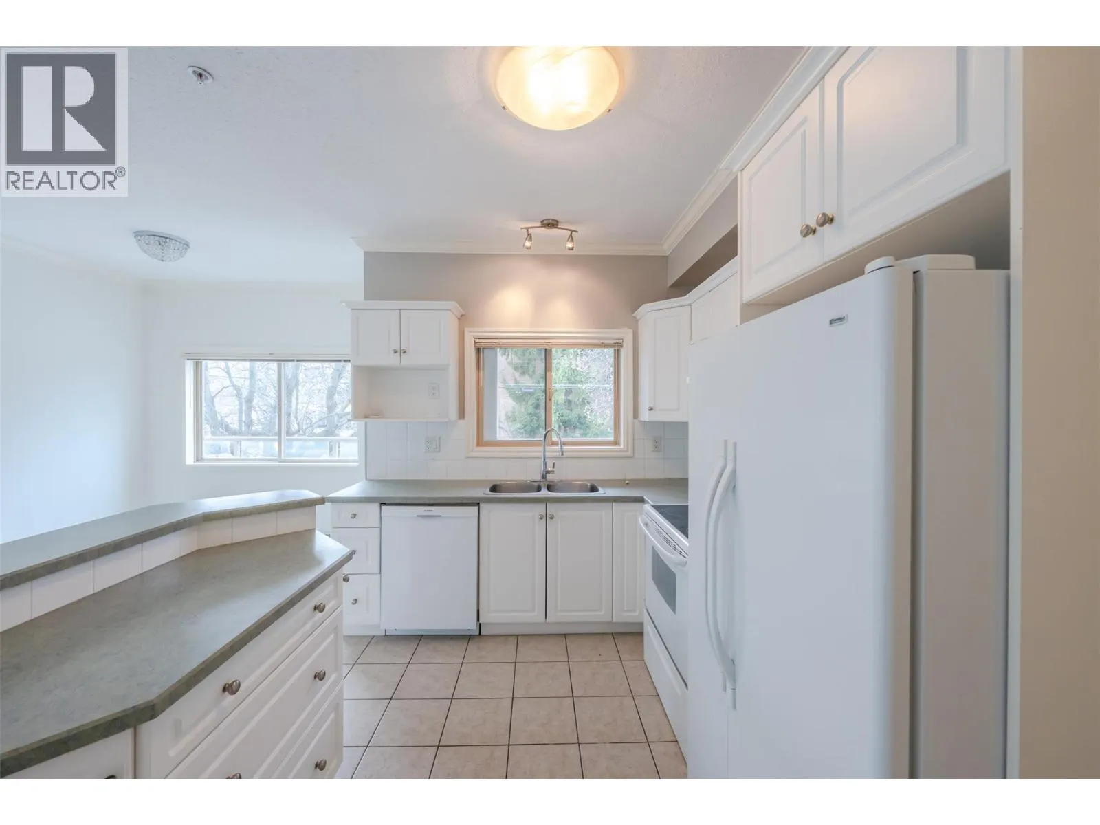 196 WADE Avenue W Unit# 208