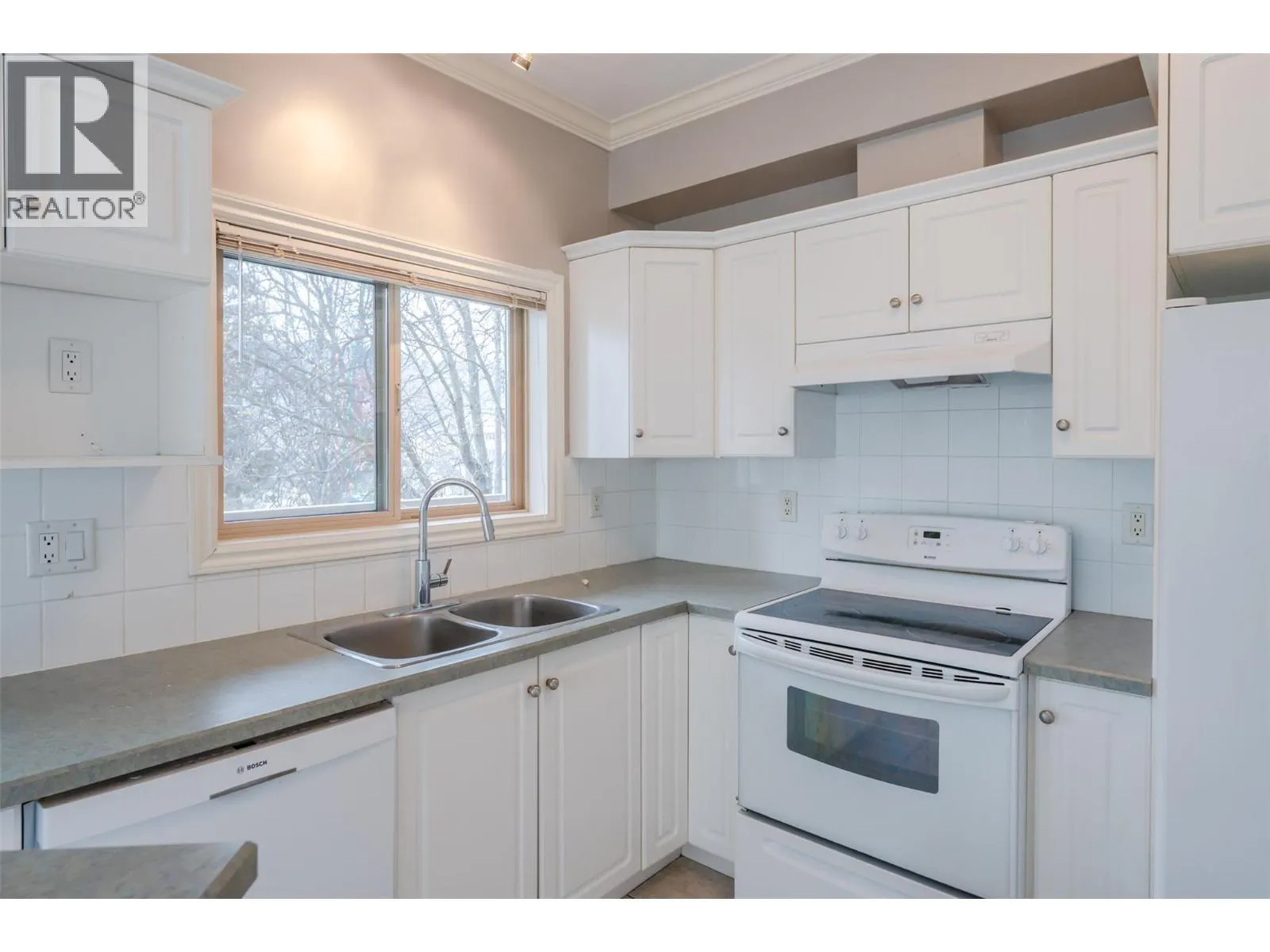 196 WADE Avenue W Unit# 208