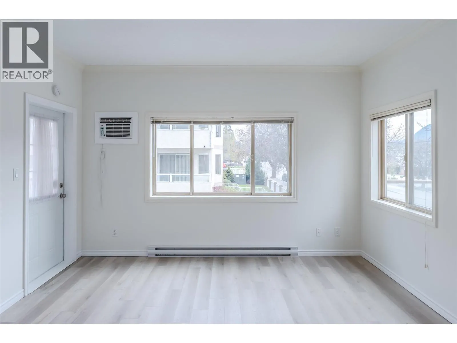 196 WADE Avenue W Unit# 208