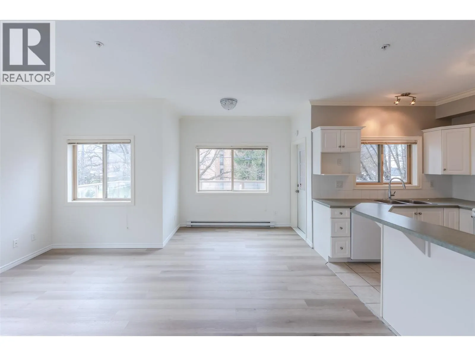 196 WADE Avenue W Unit# 208